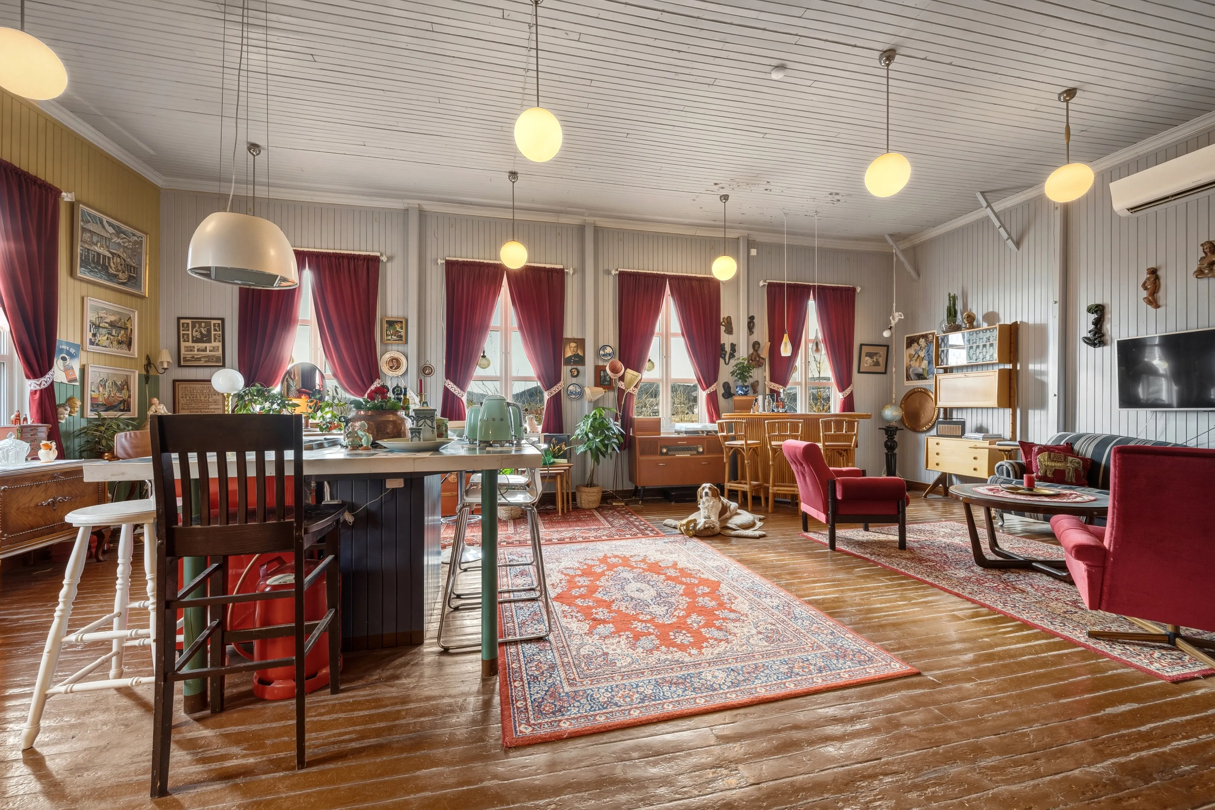 Antigua escuela de 1917 con amplios jardines en Sørvik, Noruega - Image 5