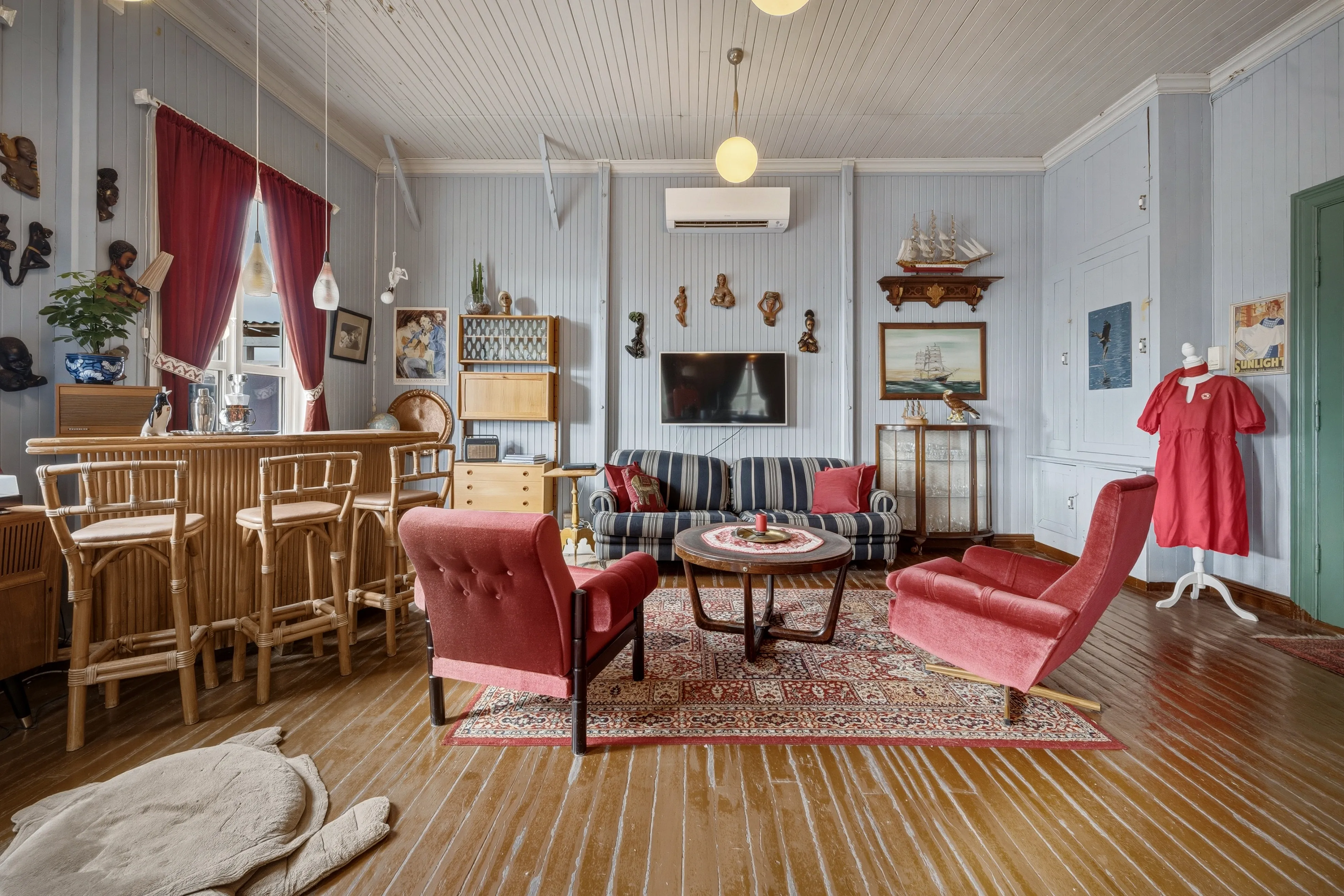 Antigua escuela de 1917 con amplios jardines en Sørvik, Noruega - Ver imagen 6 de 80