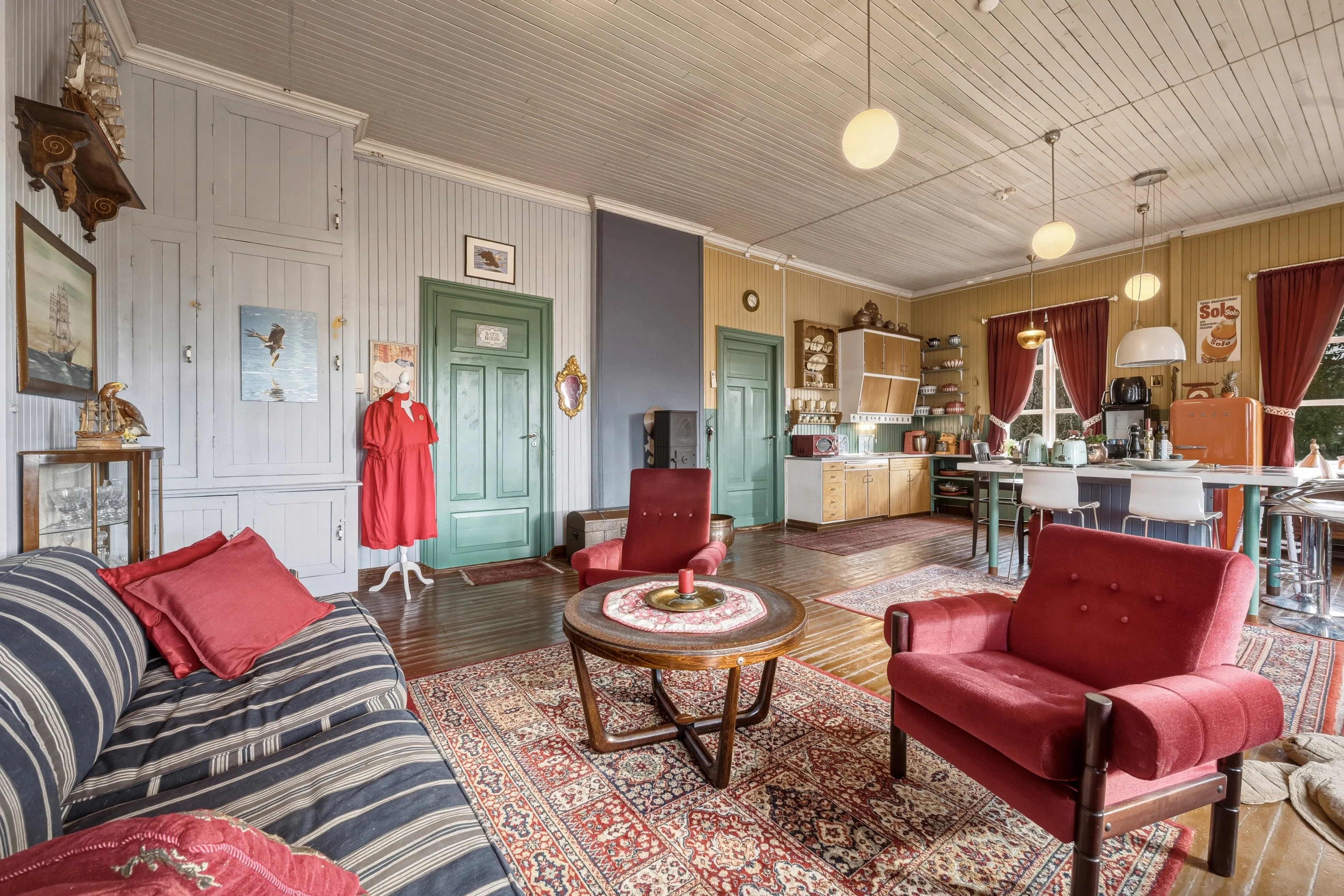Antigua escuela de 1917 con amplios jardines en Sørvik, Noruega - Ver imagen 7 de 80
