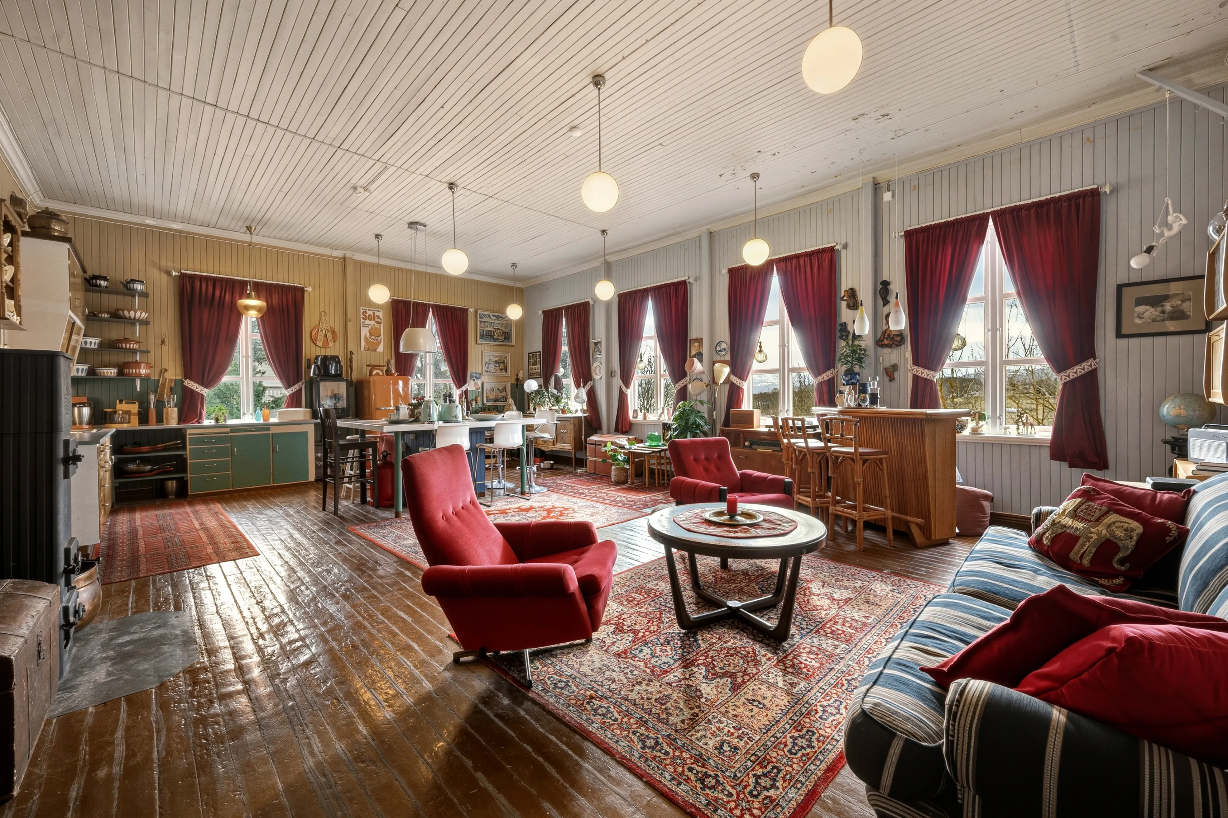 Antigua escuela de 1917 con amplios jardines en Sørvik, Noruega - Ver imagen 8 de 80