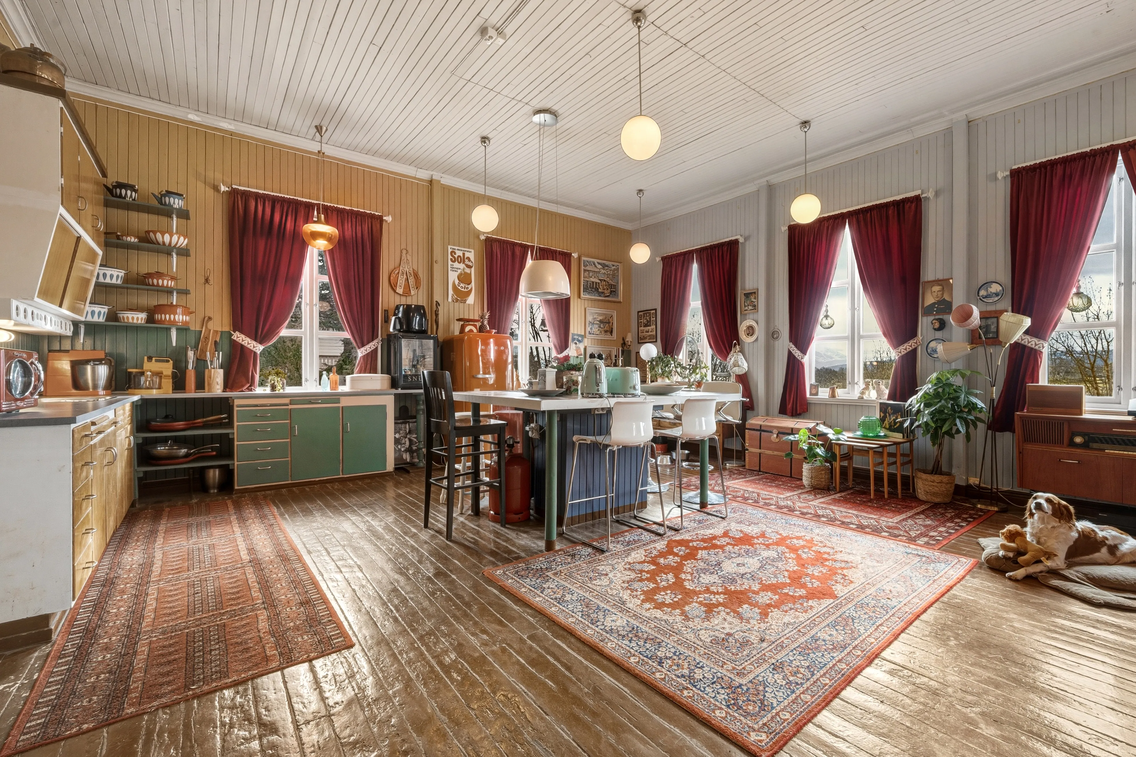 Antigua escuela de 1917 con amplios jardines en Sørvik, Noruega - Ver imagen 12 de 80