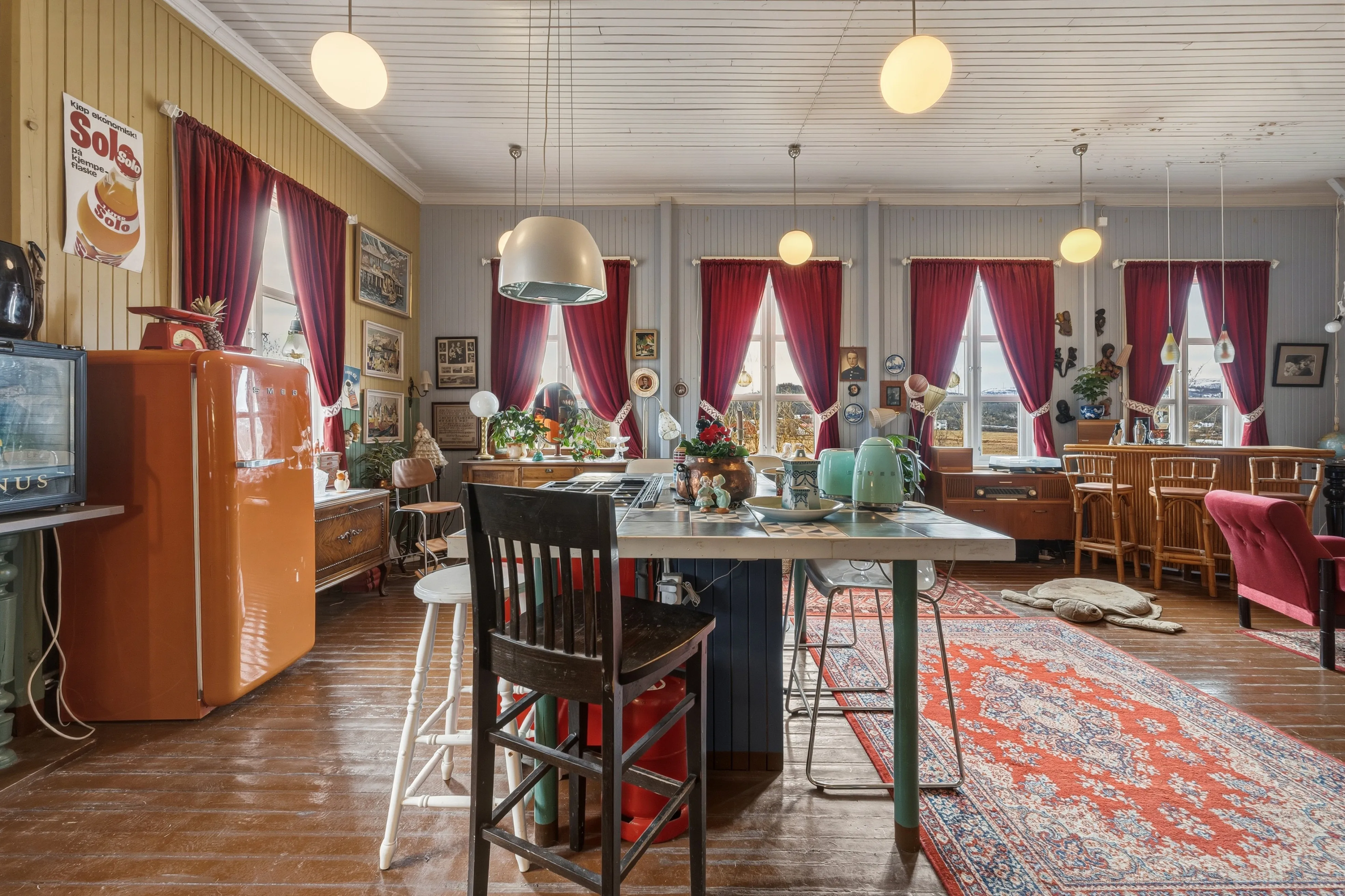 Antigua escuela de 1917 con amplios jardines en Sørvik, Noruega - Ver imagen 13 de 80