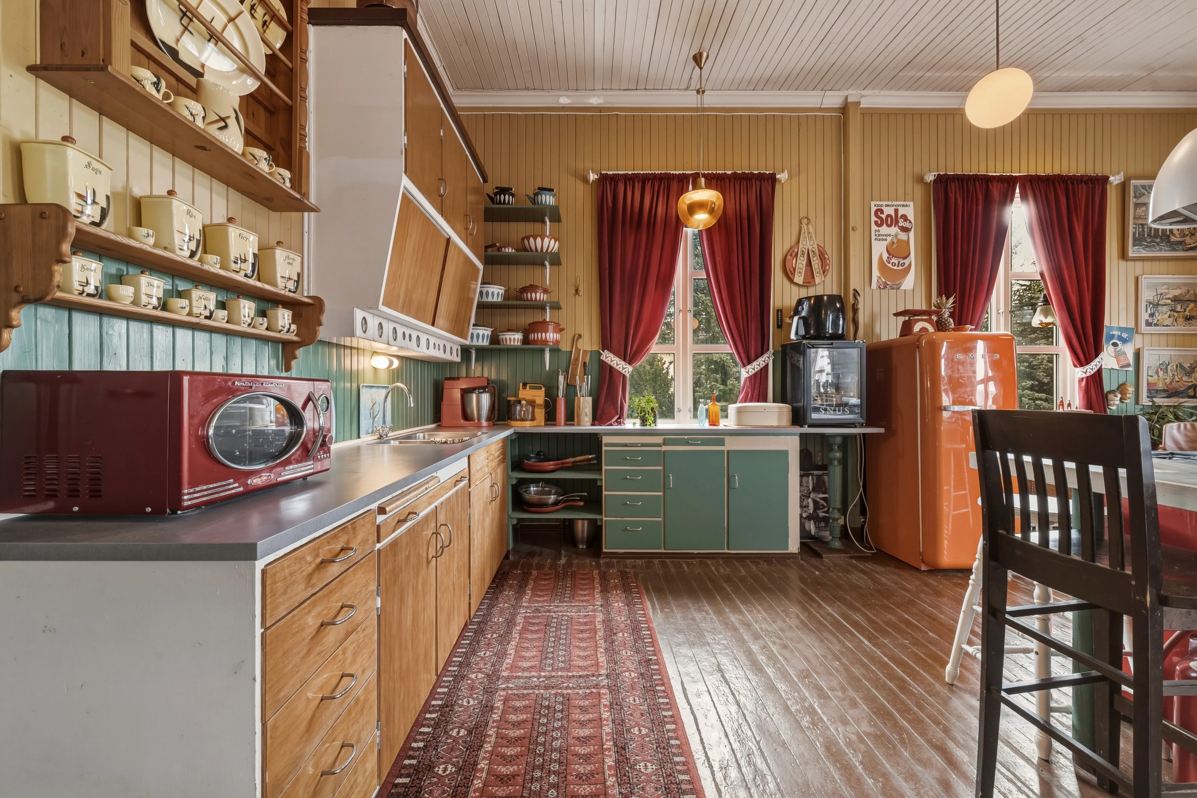Antigua escuela de 1917 con amplios jardines en Sørvik, Noruega - Ver imagen 19 de 80