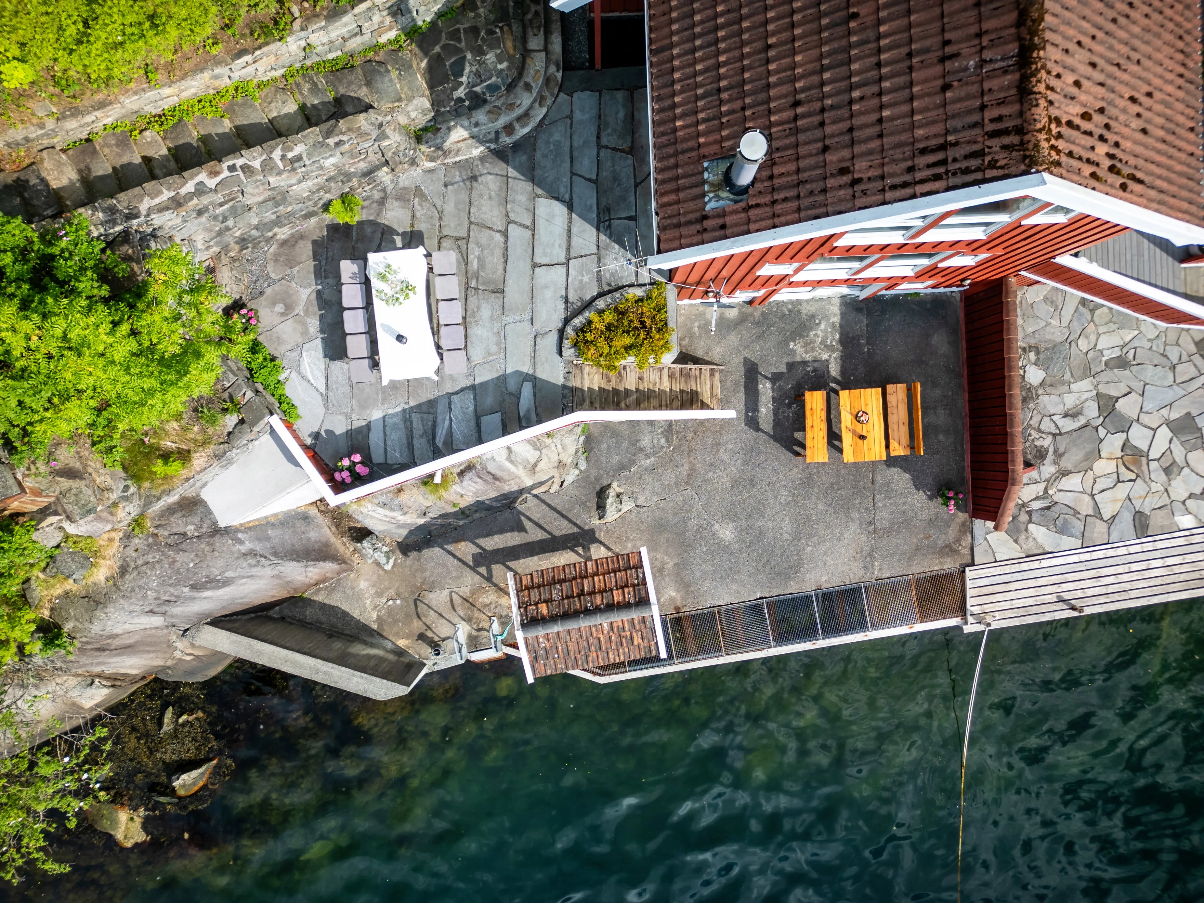 Encantadora cabaña de 1994 con embarcadero privado y terraza en la pintoresca localidad de Jelsa, Noruega - Ver imagen 7 de 47