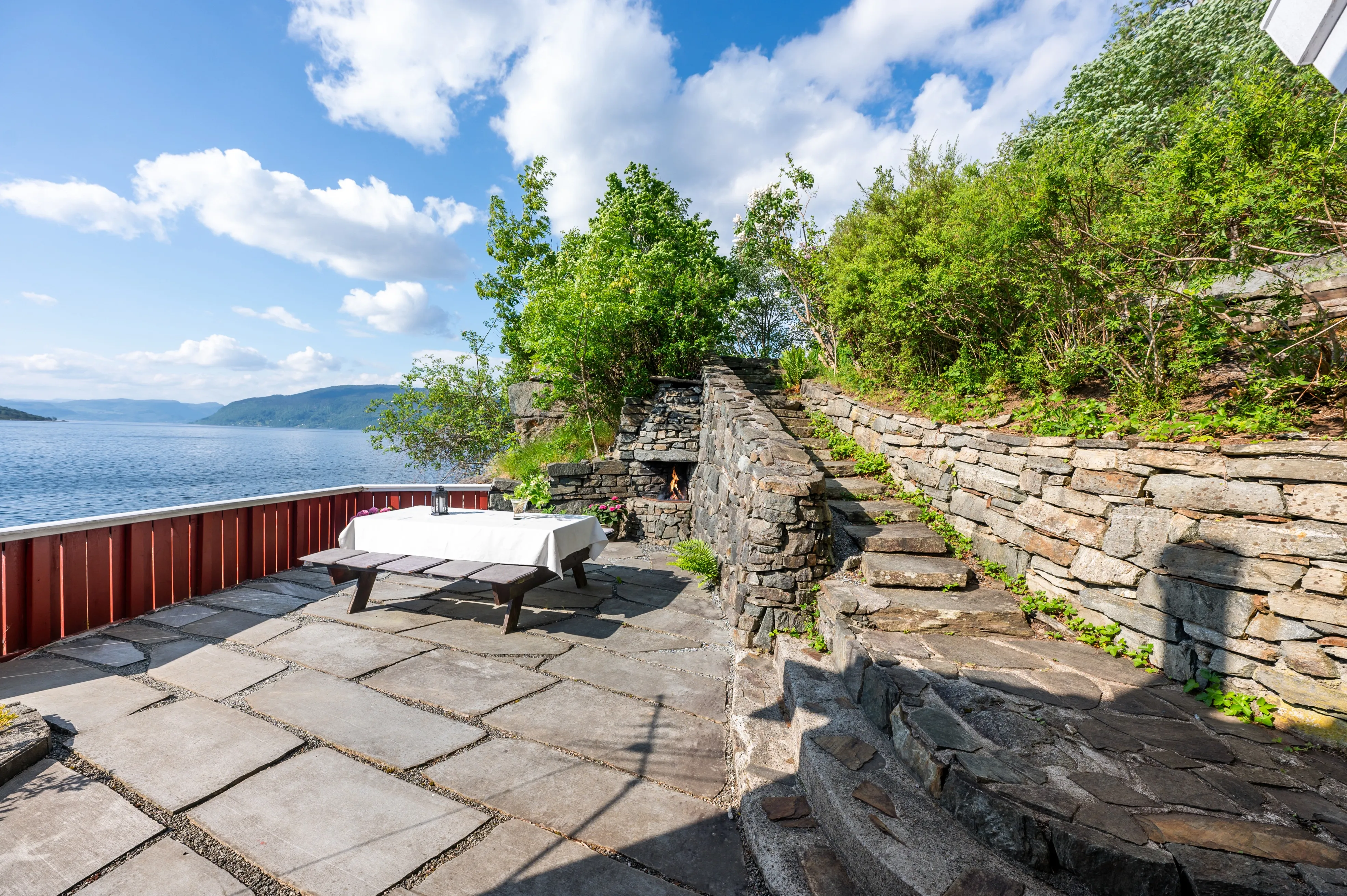 Encantadora cabaña de 1994 con embarcadero privado y terraza en la pintoresca localidad de Jelsa, Noruega - Ver imagen 8 de 47