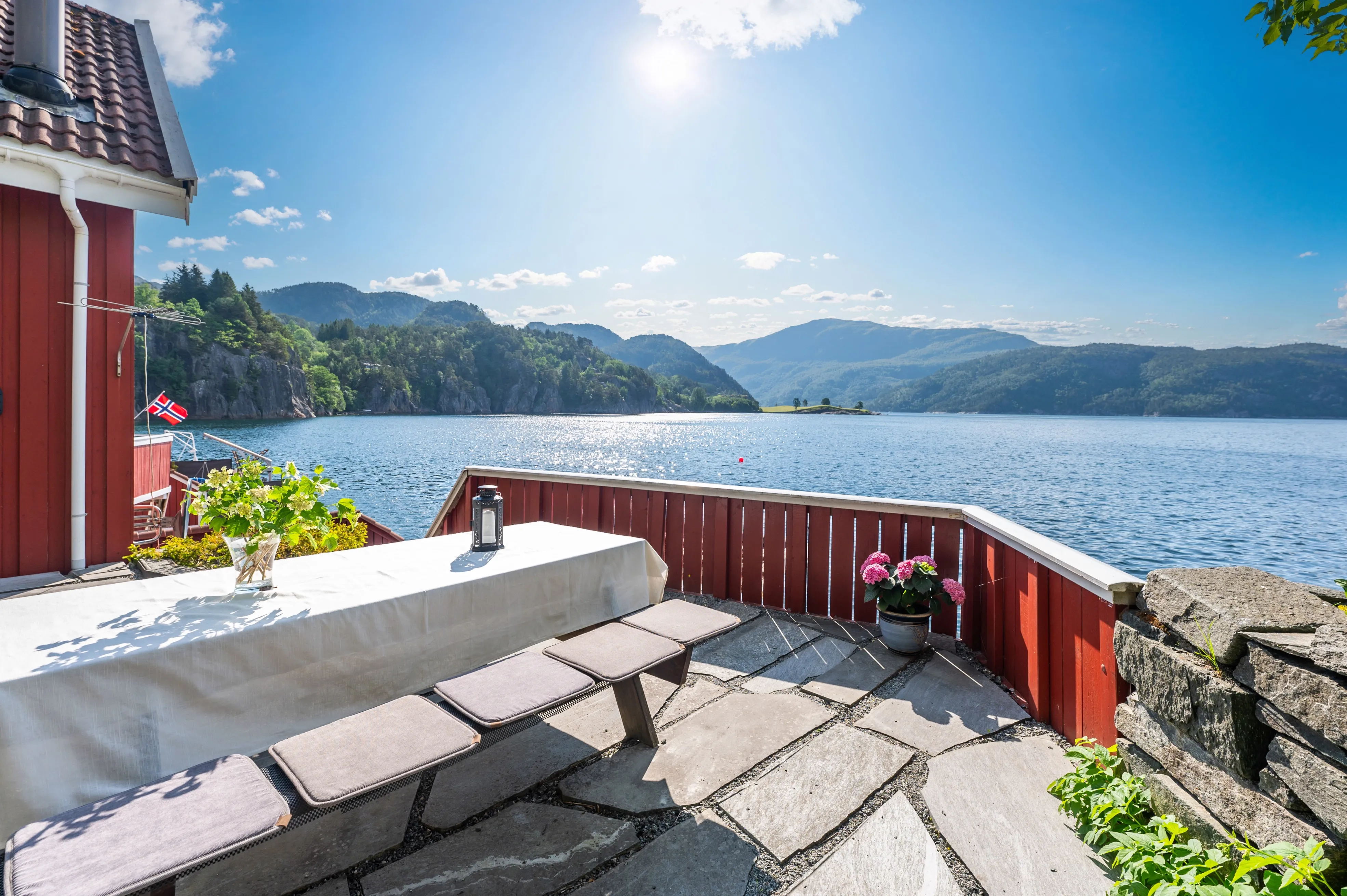 Encantadora cabaña de 1994 con embarcadero privado y terraza en la pintoresca localidad de Jelsa, Noruega - Ver imagen 9 de 47