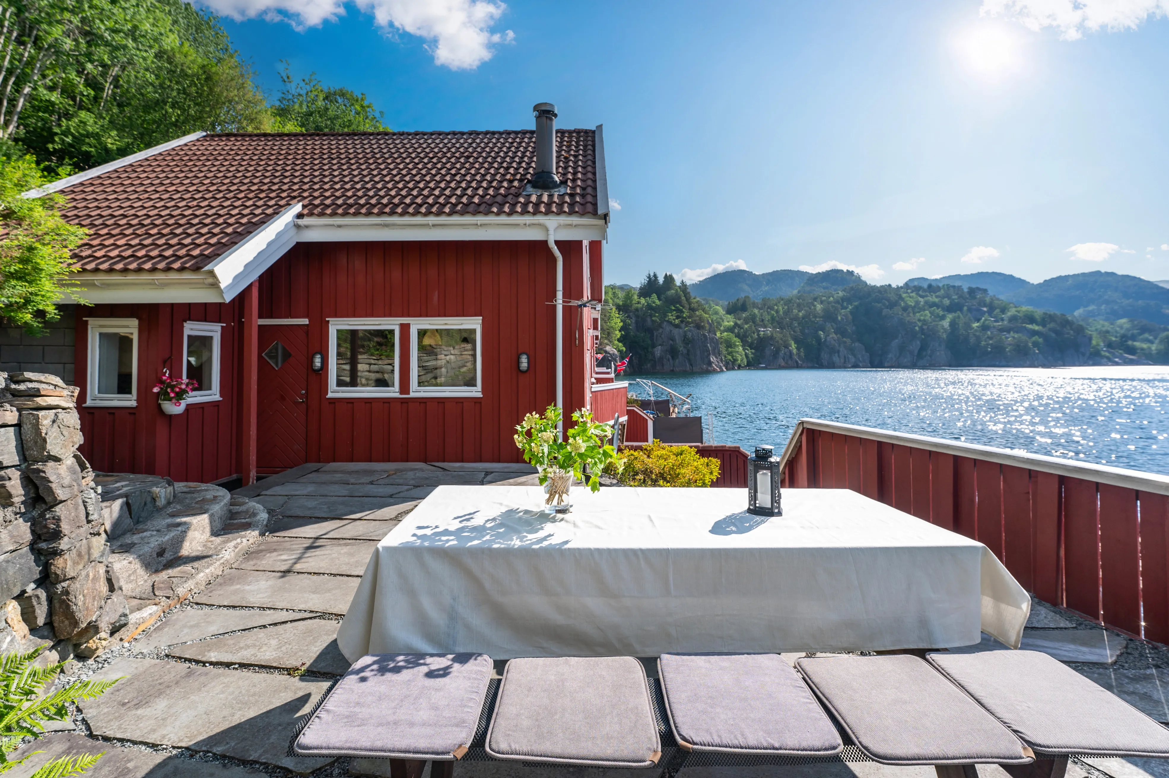 Encantadora cabaña de 1994 con embarcadero privado y terraza en la pintoresca localidad de Jelsa, Noruega - Ver imagen 10 de 47