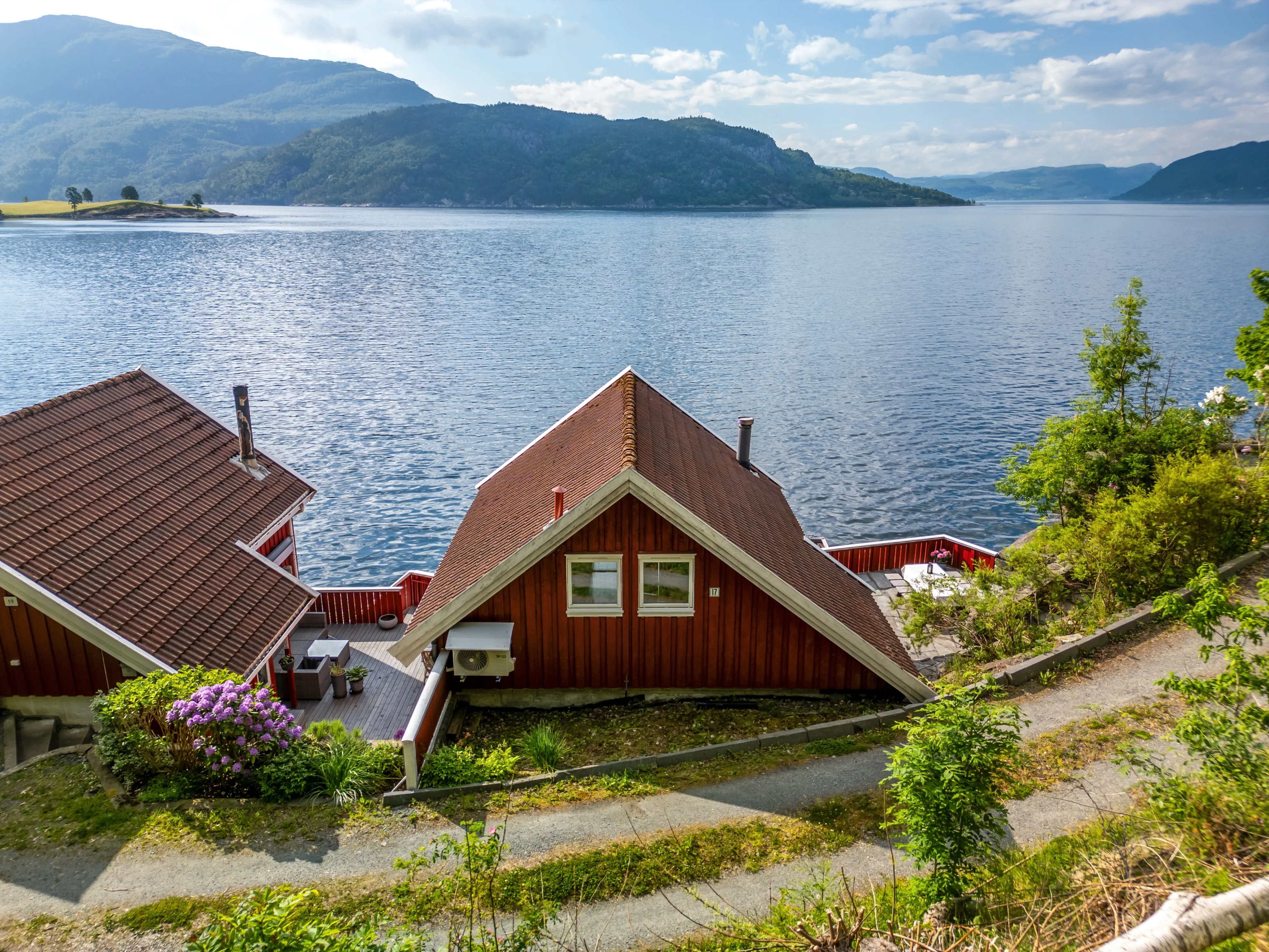 Encantadora cabaña de 1994 con embarcadero privado y terraza en la pintoresca localidad de Jelsa, Noruega - Ver imagen 12 de 47