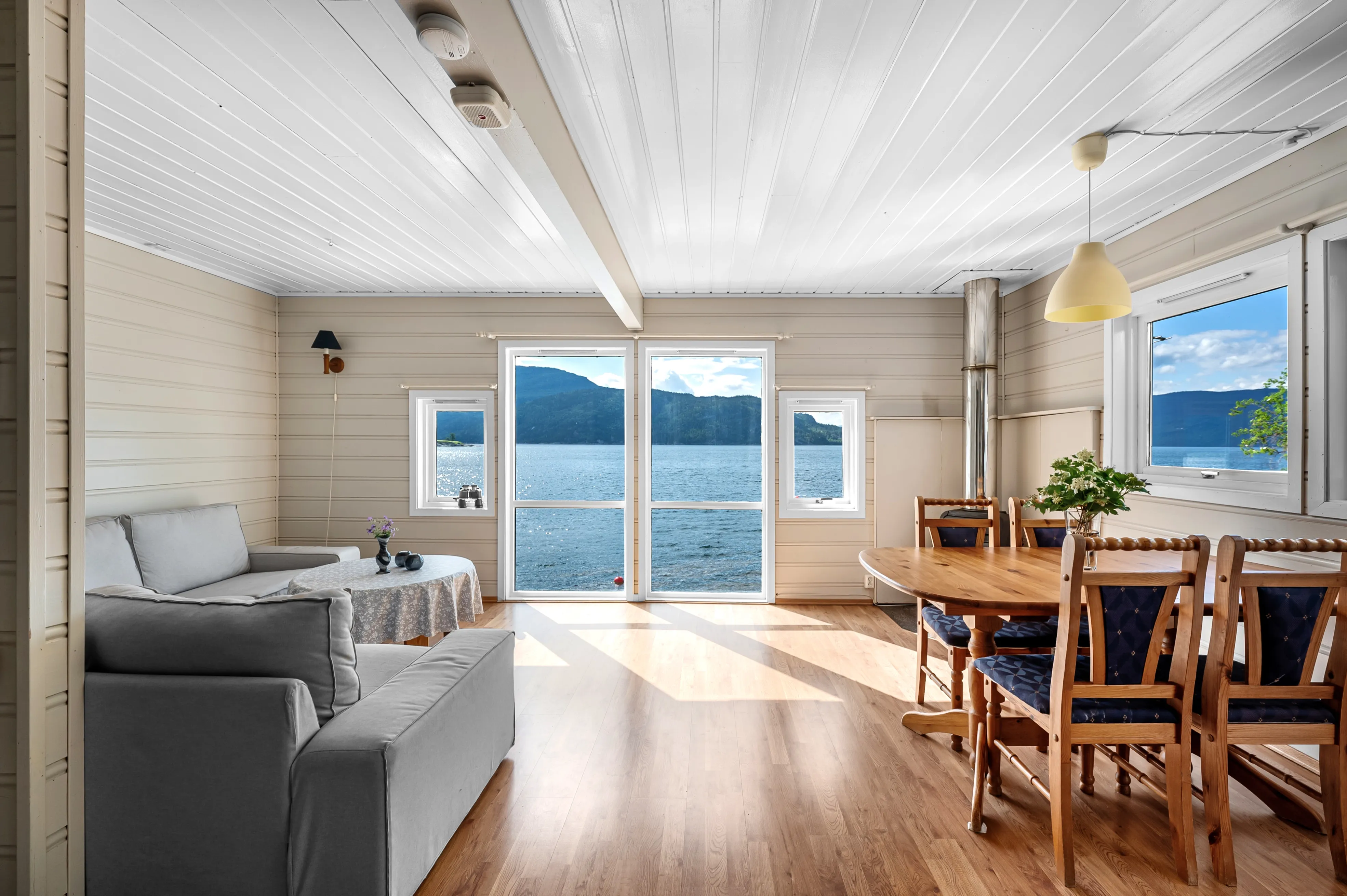 Encantadora cabaña de 1994 con embarcadero privado y terraza en la pintoresca localidad de Jelsa, Noruega - Ver imagen 15 de 47