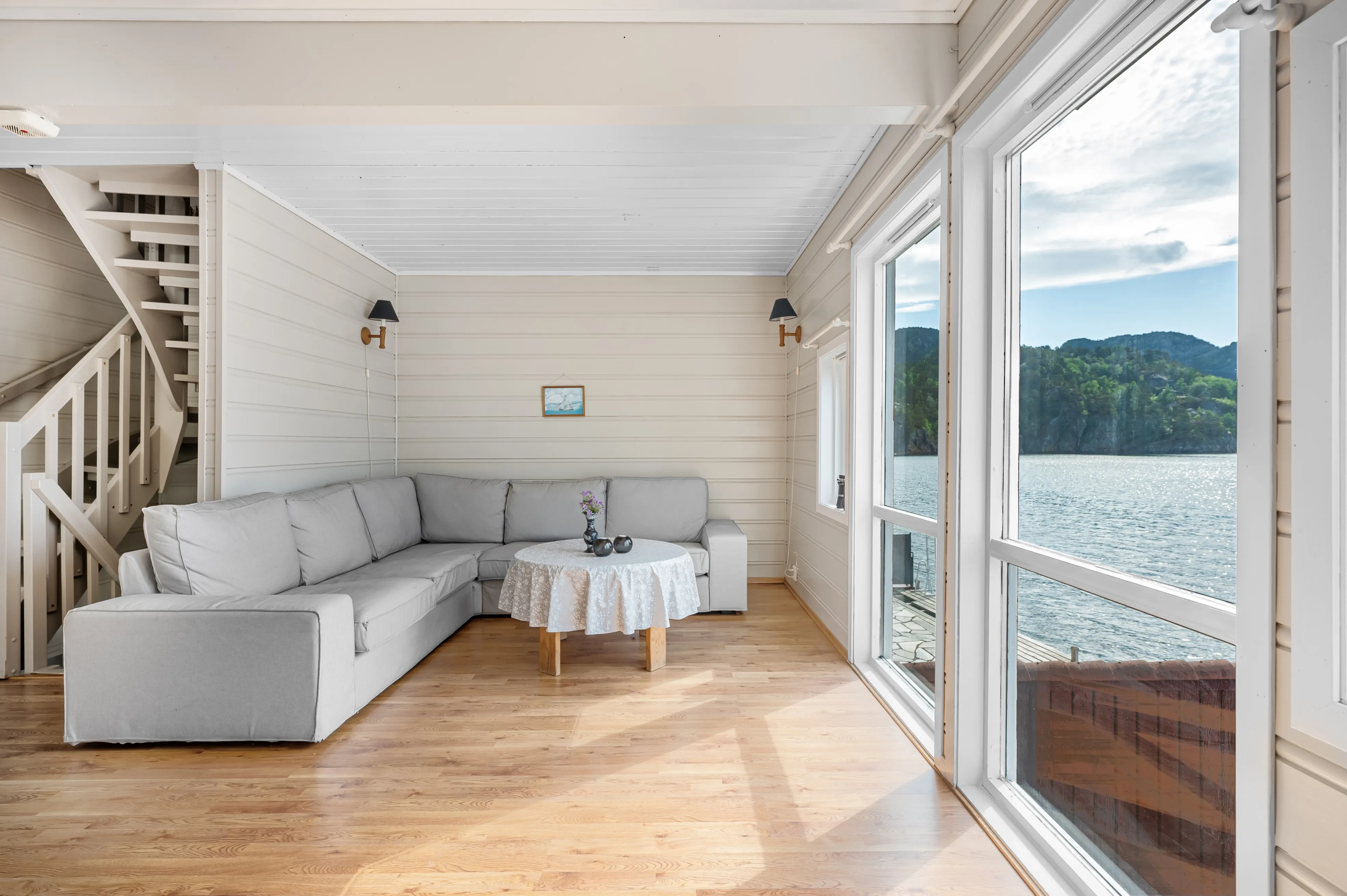 Encantadora cabaña de 1994 con embarcadero privado y terraza en la pintoresca localidad de Jelsa, Noruega - Ver imagen 16 de 47