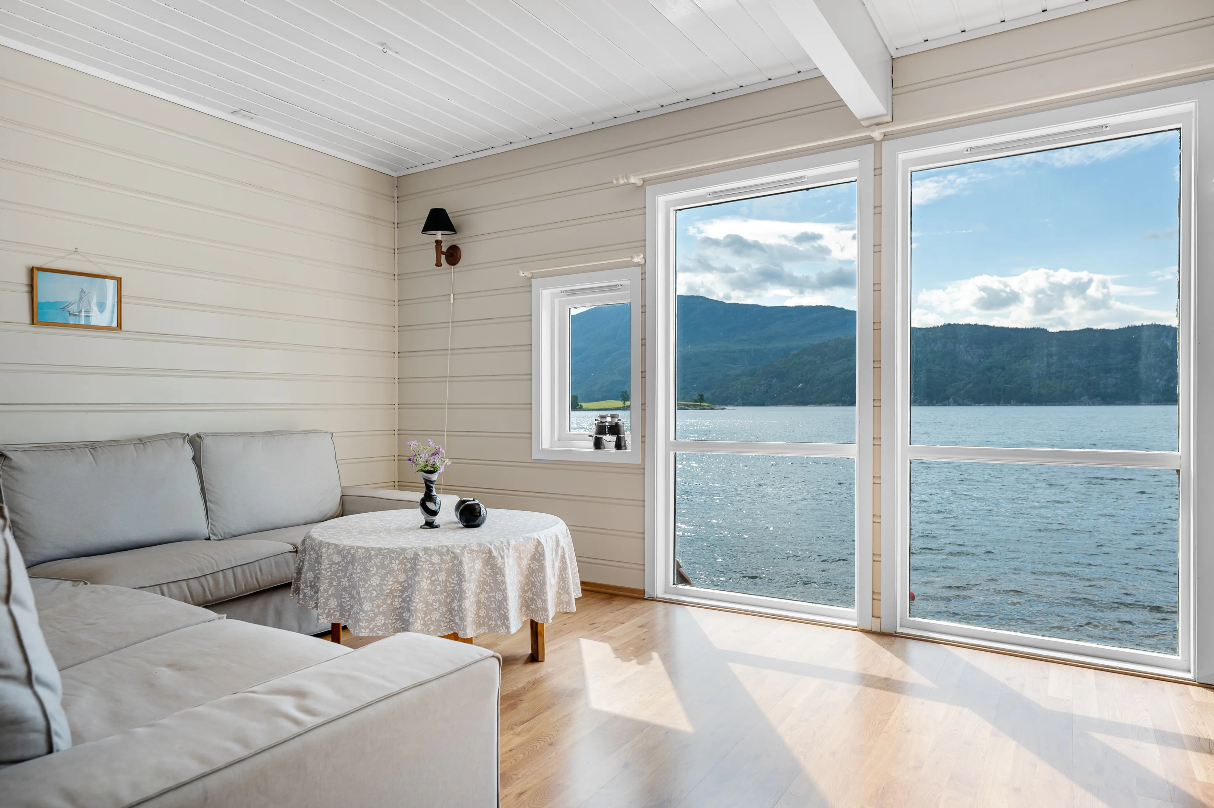 Encantadora cabaña de 1994 con embarcadero privado y terraza en la pintoresca localidad de Jelsa, Noruega - Ver imagen 17 de 47