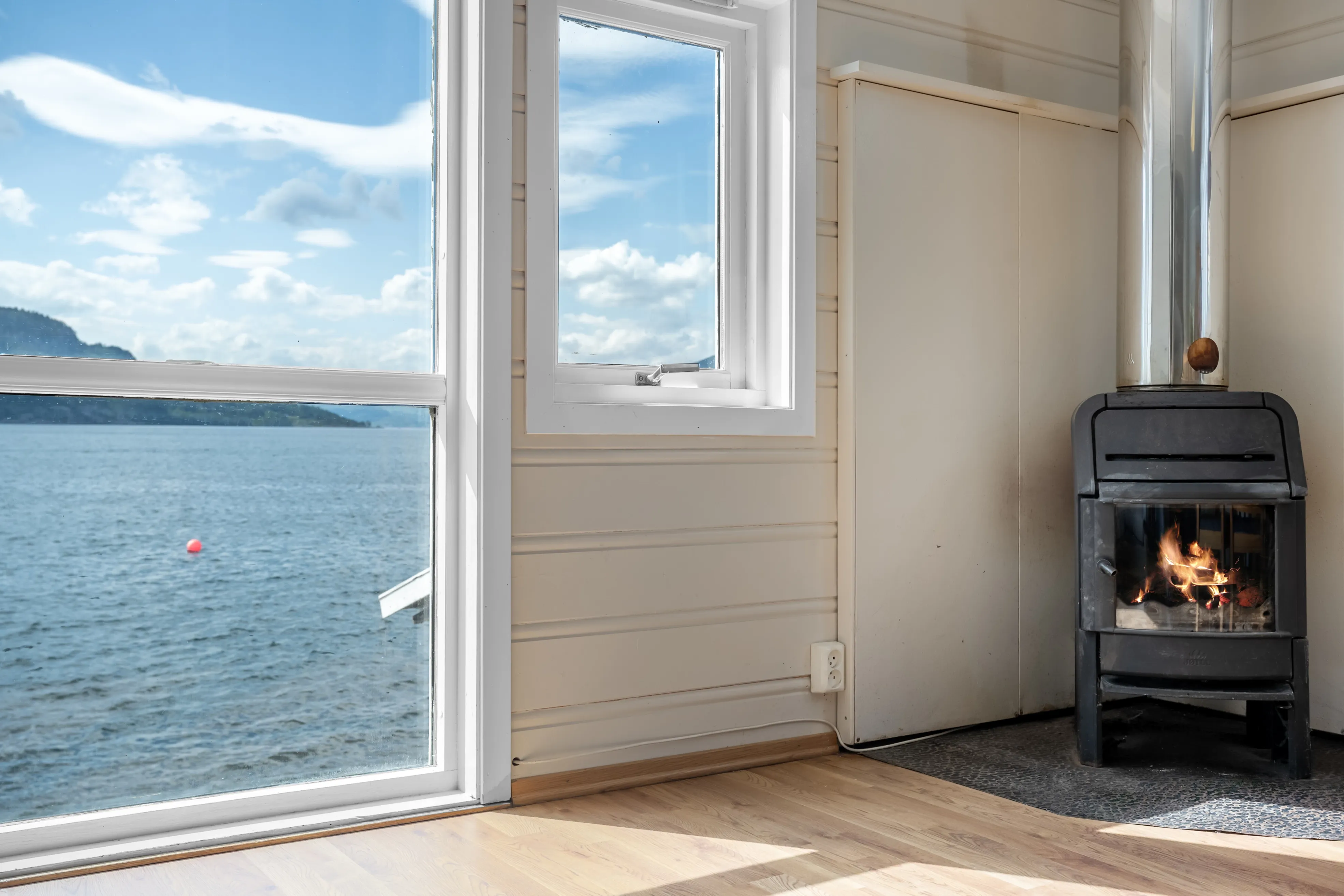 Encantadora cabaña de 1994 con embarcadero privado y terraza en la pintoresca localidad de Jelsa, Noruega - Ver imagen 19 de 47
