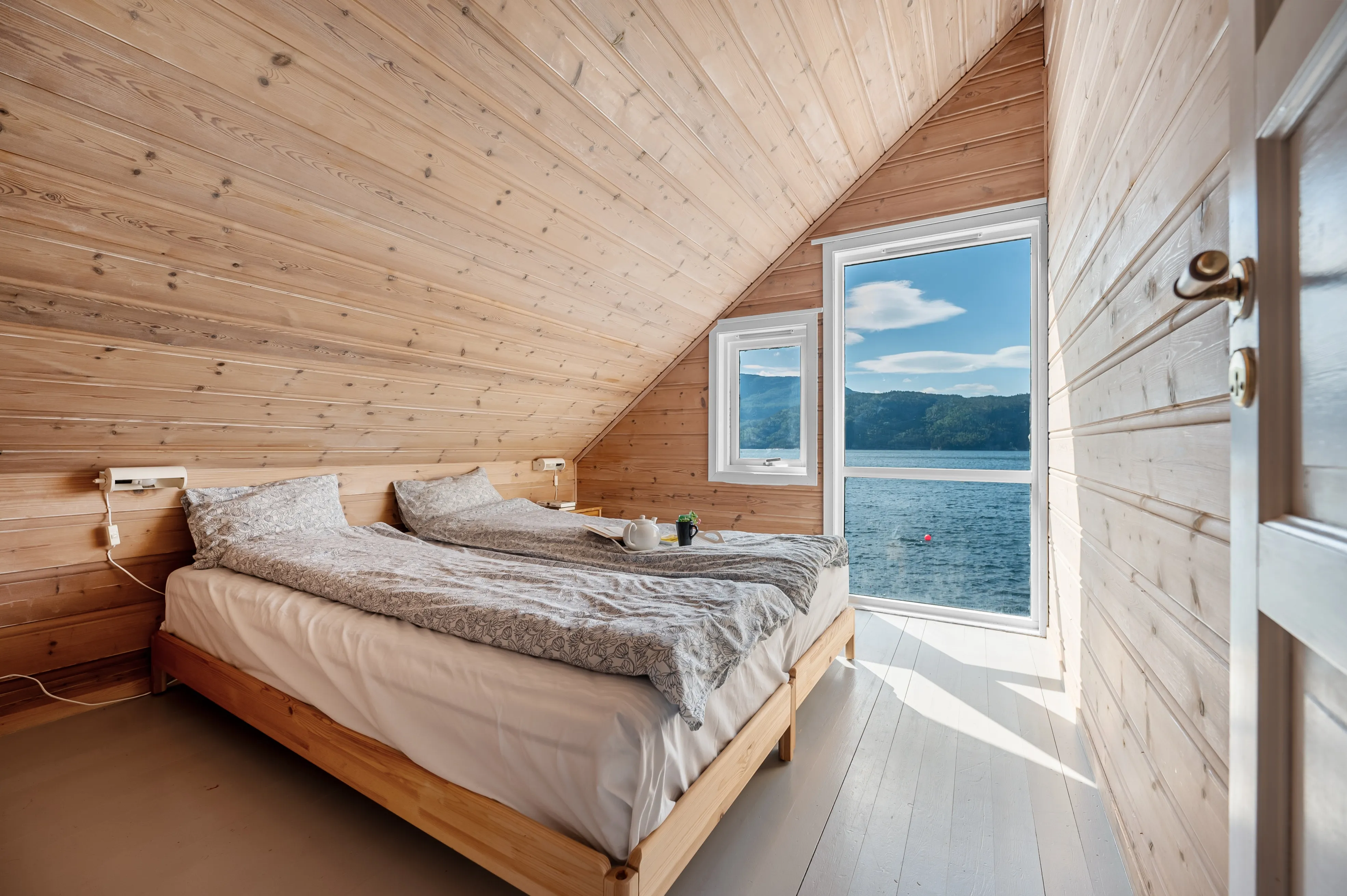 Encantadora cabaña de 1994 con embarcadero privado y terraza en la pintoresca localidad de Jelsa, Noruega - Ver imagen 25 de 47