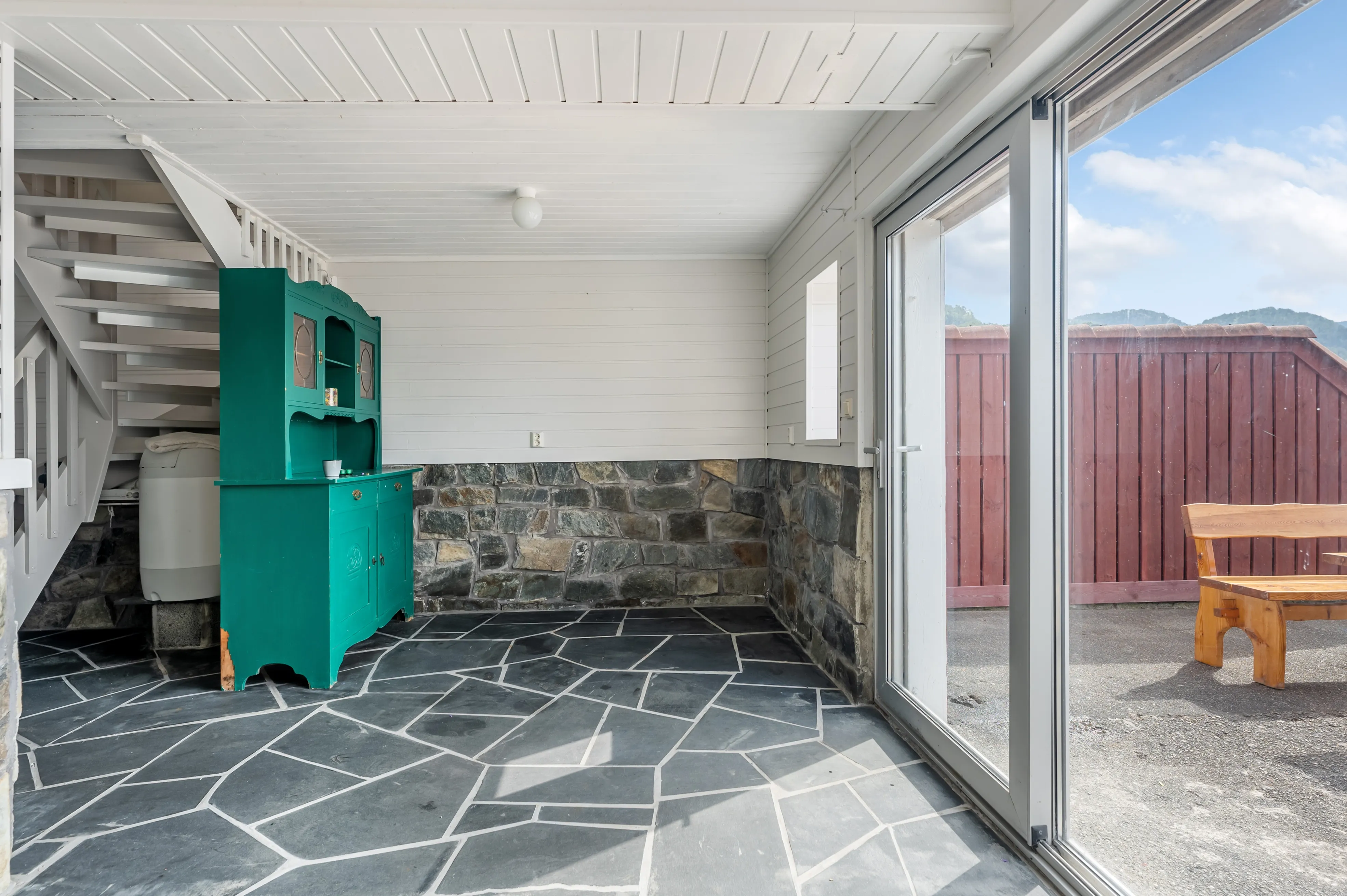 Encantadora cabaña de 1994 con embarcadero privado y terraza en la pintoresca localidad de Jelsa, Noruega - Ver imagen 32 de 47
