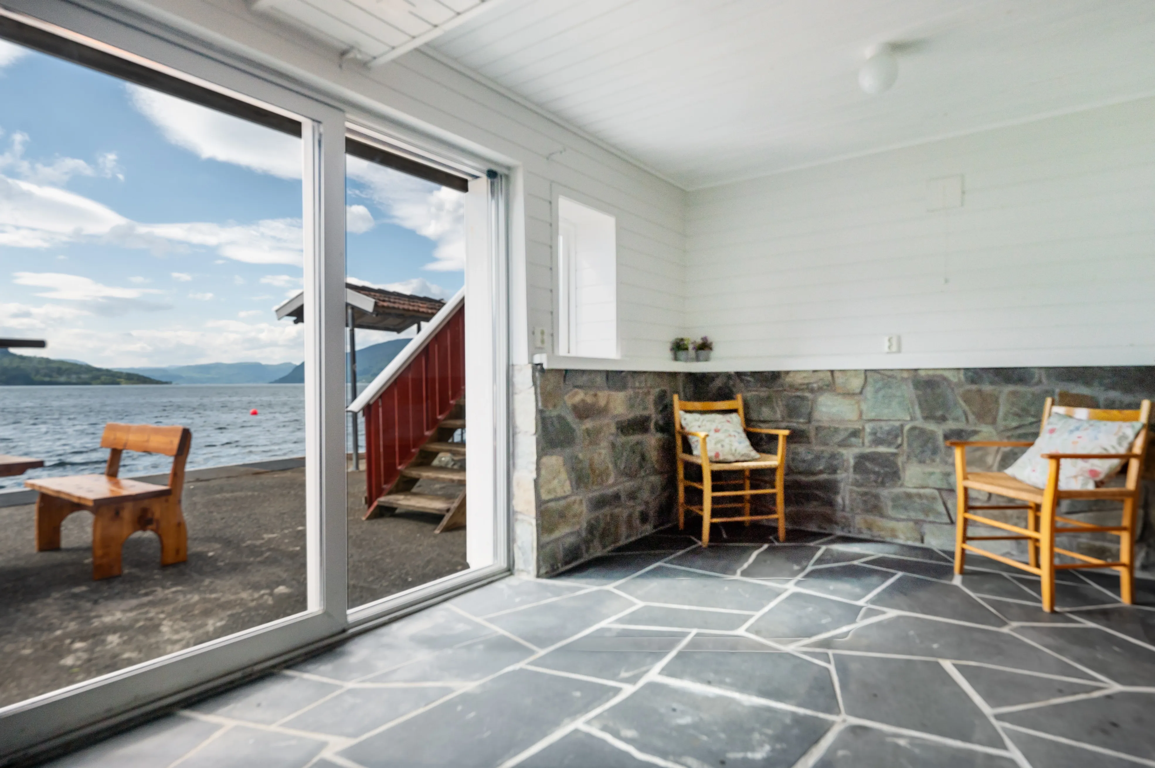 Encantadora cabaña de 1994 con embarcadero privado y terraza en la pintoresca localidad de Jelsa, Noruega - Ver imagen 35 de 47