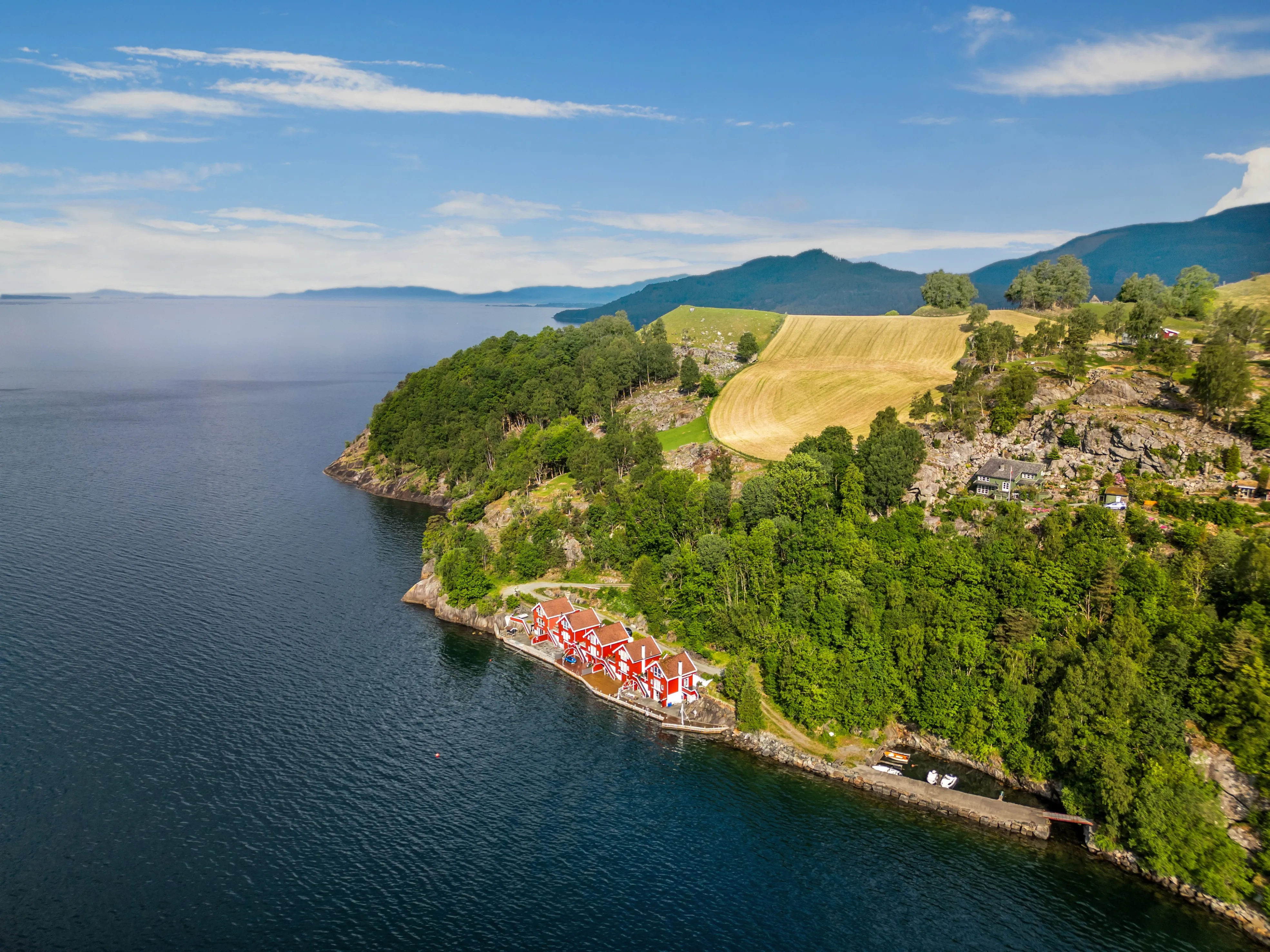 Encantadora cabaña de 1994 con embarcadero privado y terraza en la pintoresca localidad de Jelsa, Noruega - Ver imagen 41 de 47