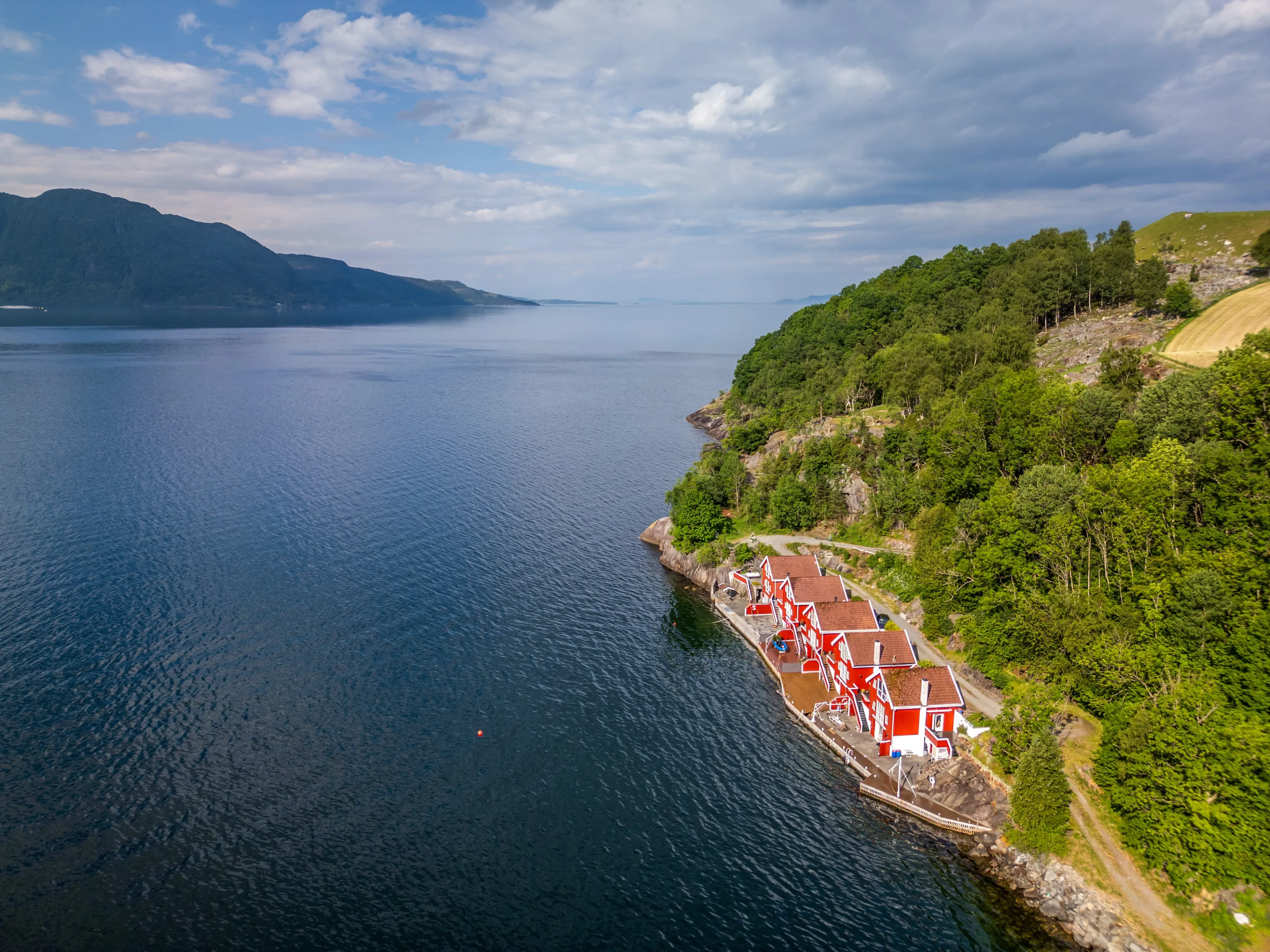 Encantadora cabaña de 1994 con embarcadero privado y terraza en la pintoresca localidad de Jelsa, Noruega - Ver imagen 43 de 47