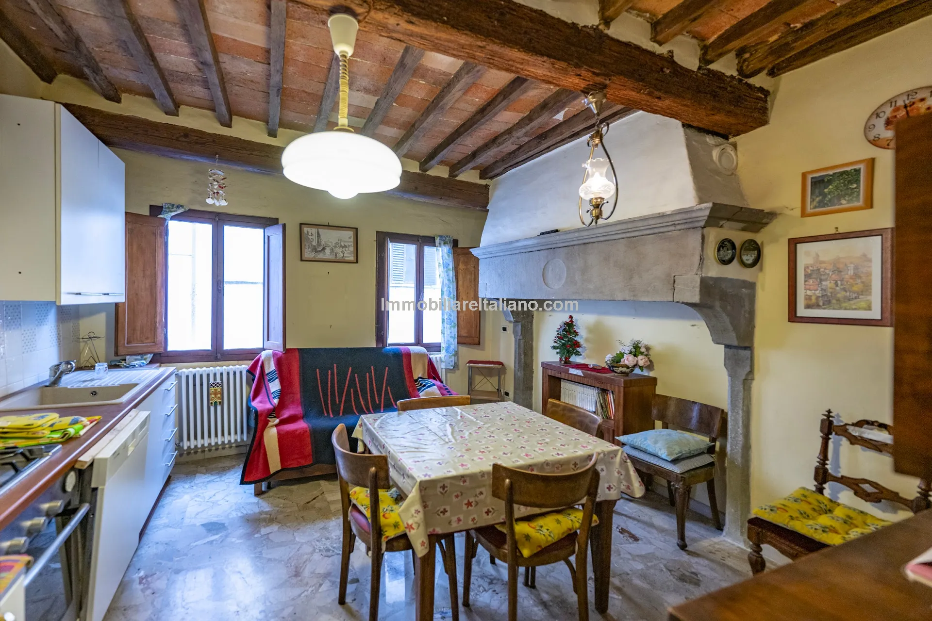 Historic Townhouse in Sansepolcro with Modern Comforts - Image 3