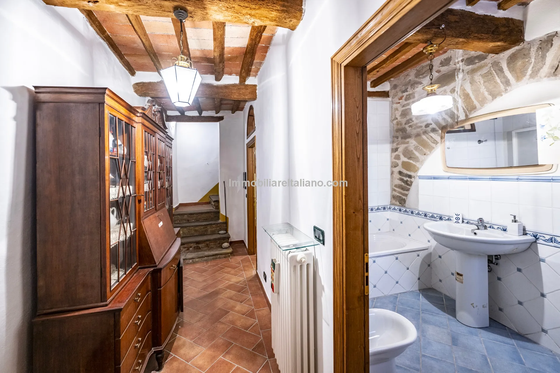 Historic Townhouse in Sansepolcro with Modern Comforts - View image 6 of 32
