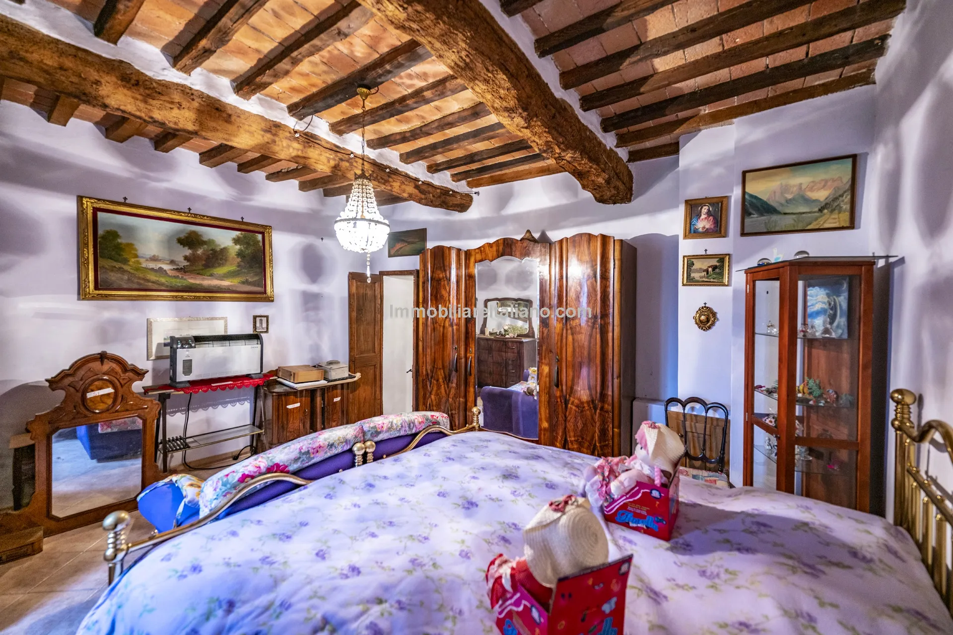 Historic Townhouse in Sansepolcro with Modern Comforts - View image 9 of 32