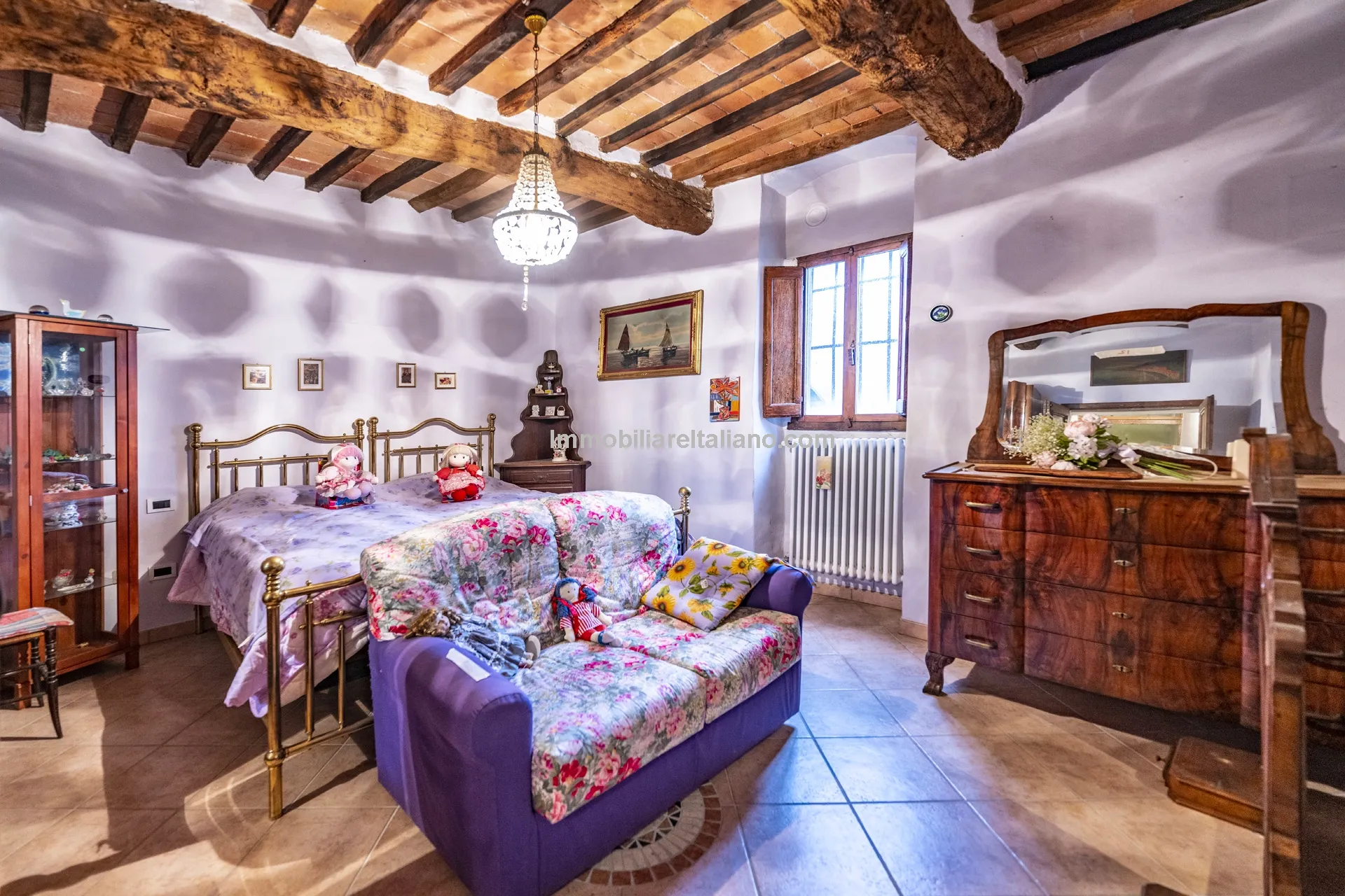 Historic Townhouse in Sansepolcro with Modern Comforts - View image 10 of 32