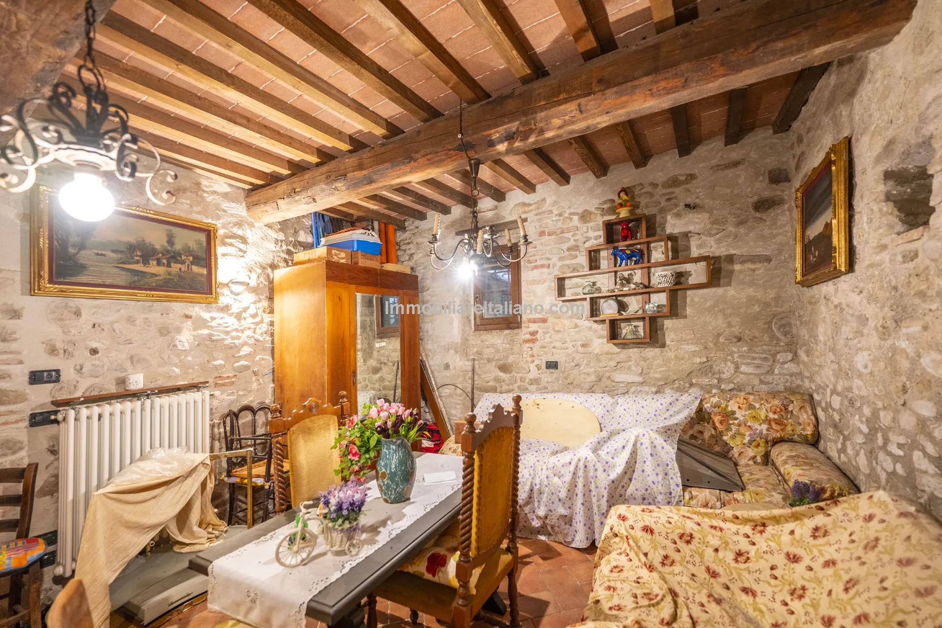 Historic Townhouse in Sansepolcro with Modern Comforts - View image 14 of 32