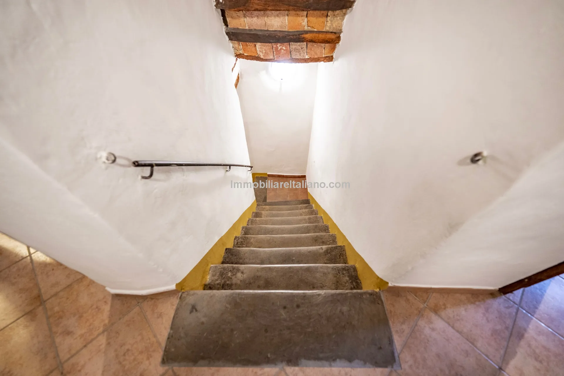 Historic Townhouse in Sansepolcro with Modern Comforts - View image 15 of 32
