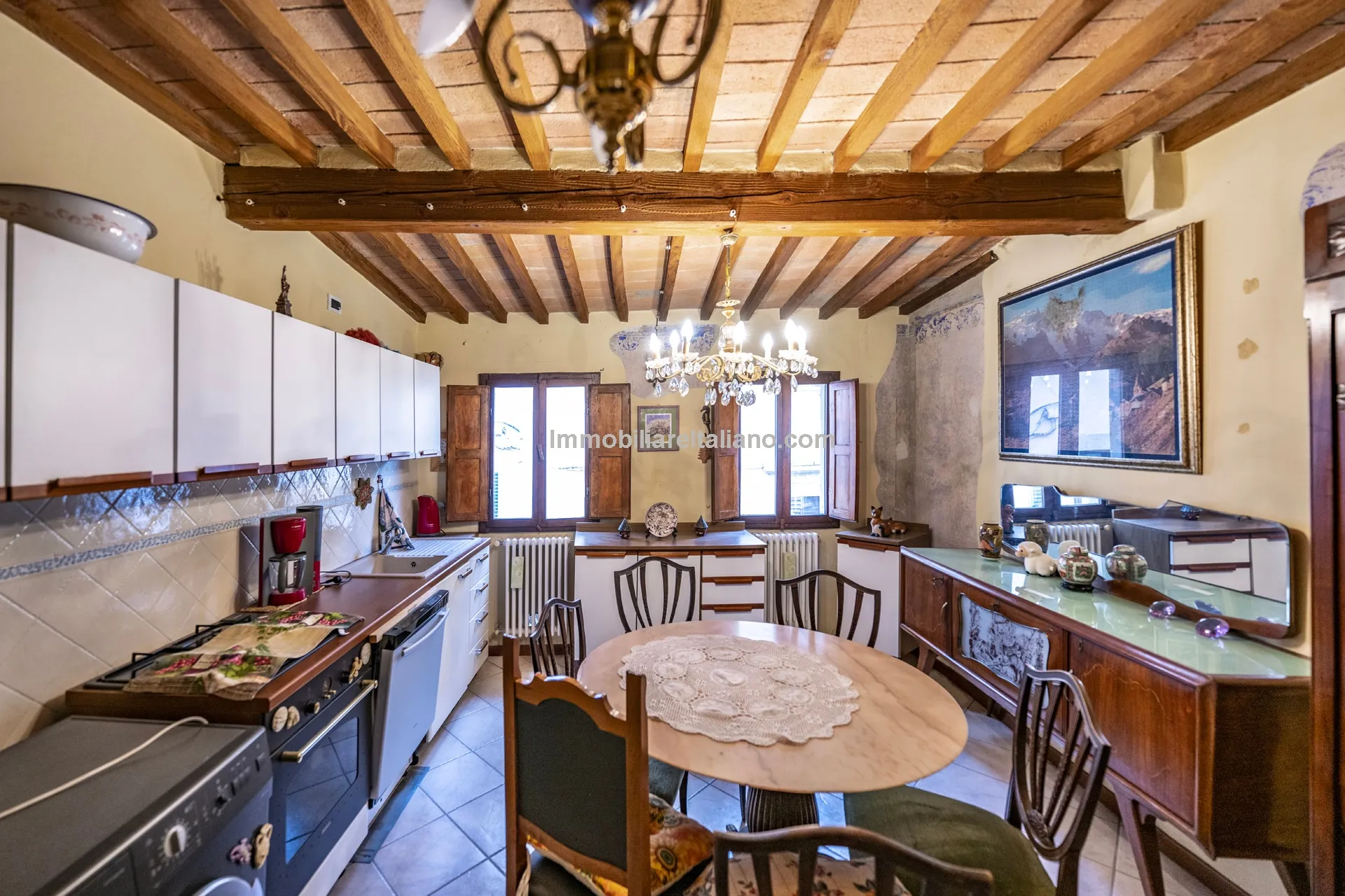 Historic Townhouse in Sansepolcro with Modern Comforts - View image 16 of 32