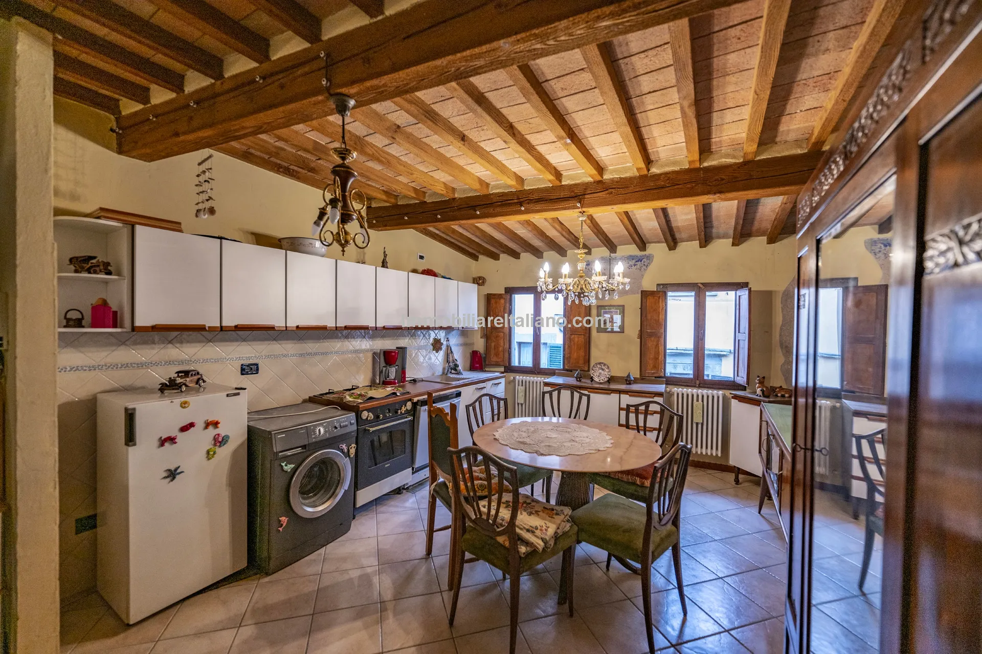 Historic Townhouse in Sansepolcro with Modern Comforts - View image 18 of 32