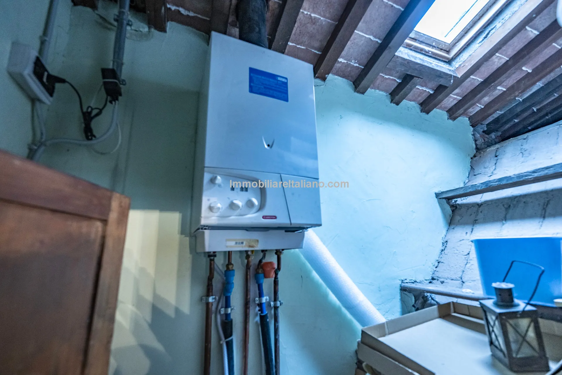 Historic Townhouse in Sansepolcro with Modern Comforts - View image 19 of 32