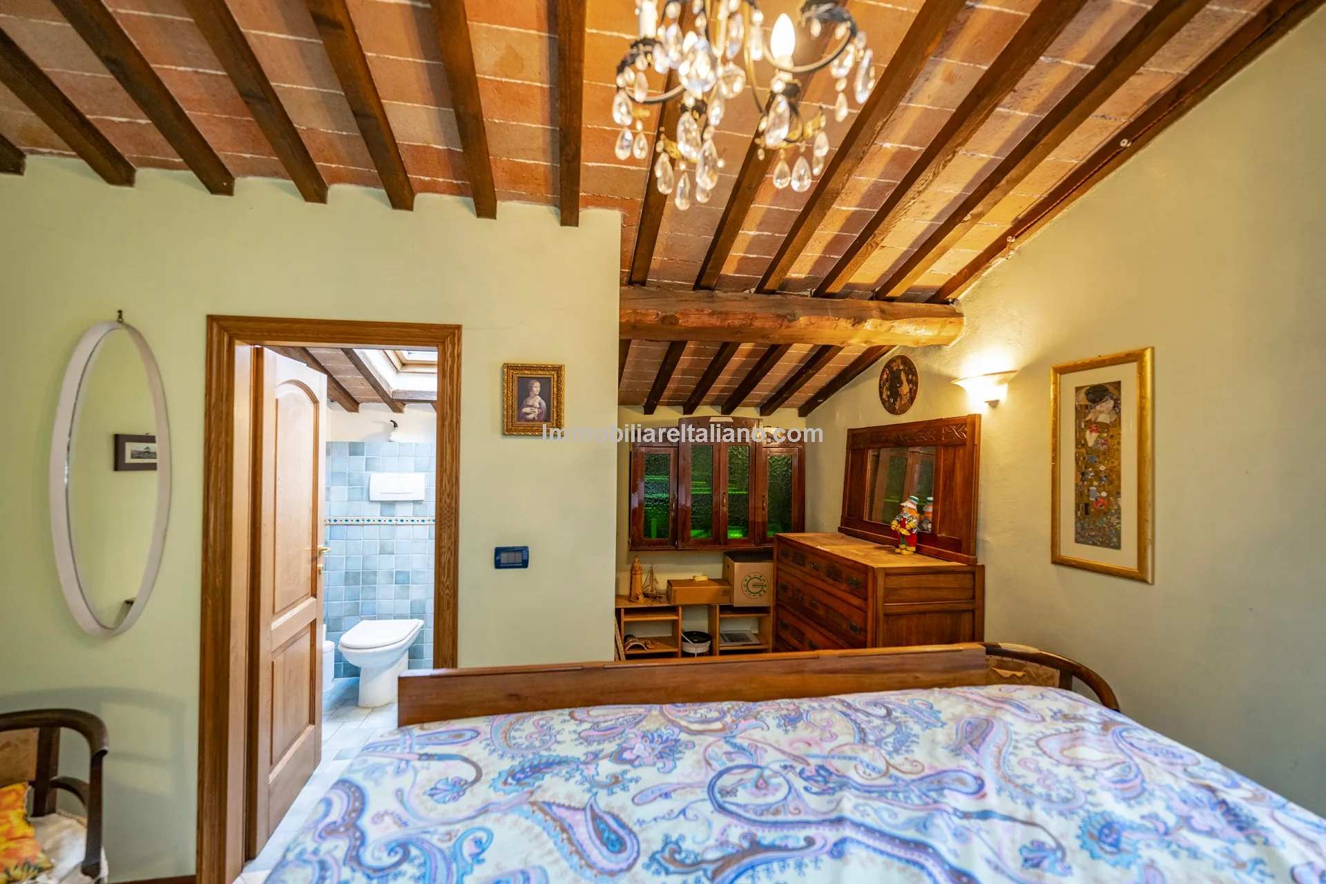 Historic Townhouse in Sansepolcro with Modern Comforts - View image 21 of 32