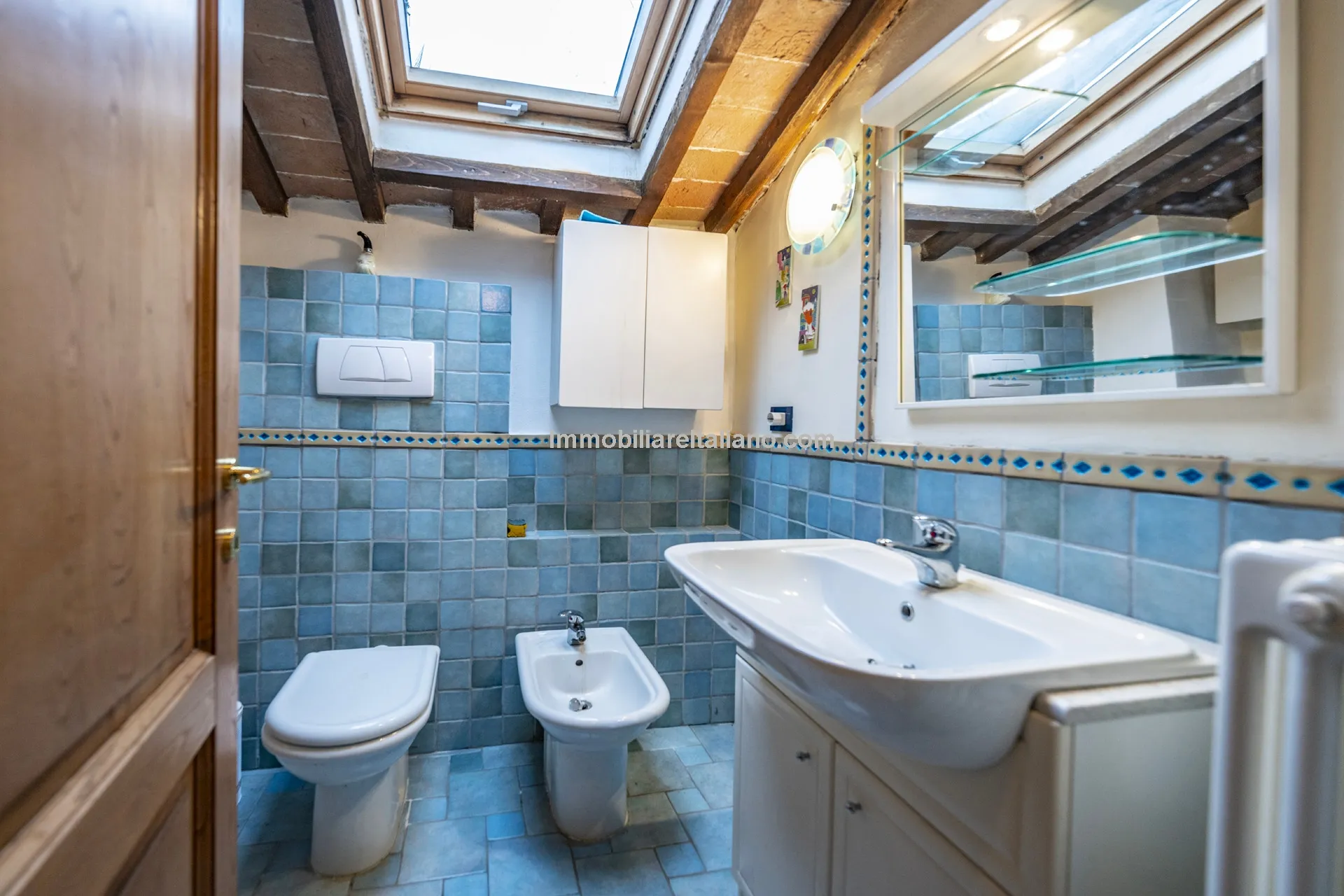 Historic Townhouse in Sansepolcro with Modern Comforts - View image 22 of 32