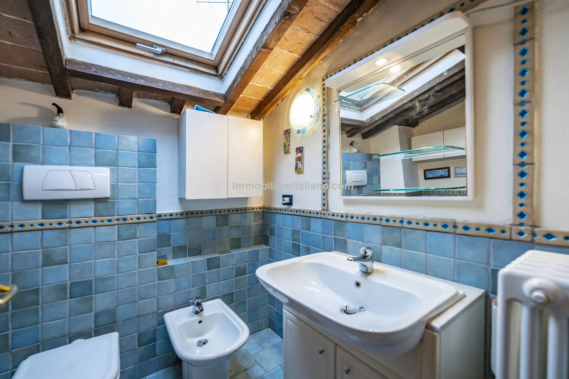 Historic Townhouse in Sansepolcro with Modern Comforts - View image 23 of 32