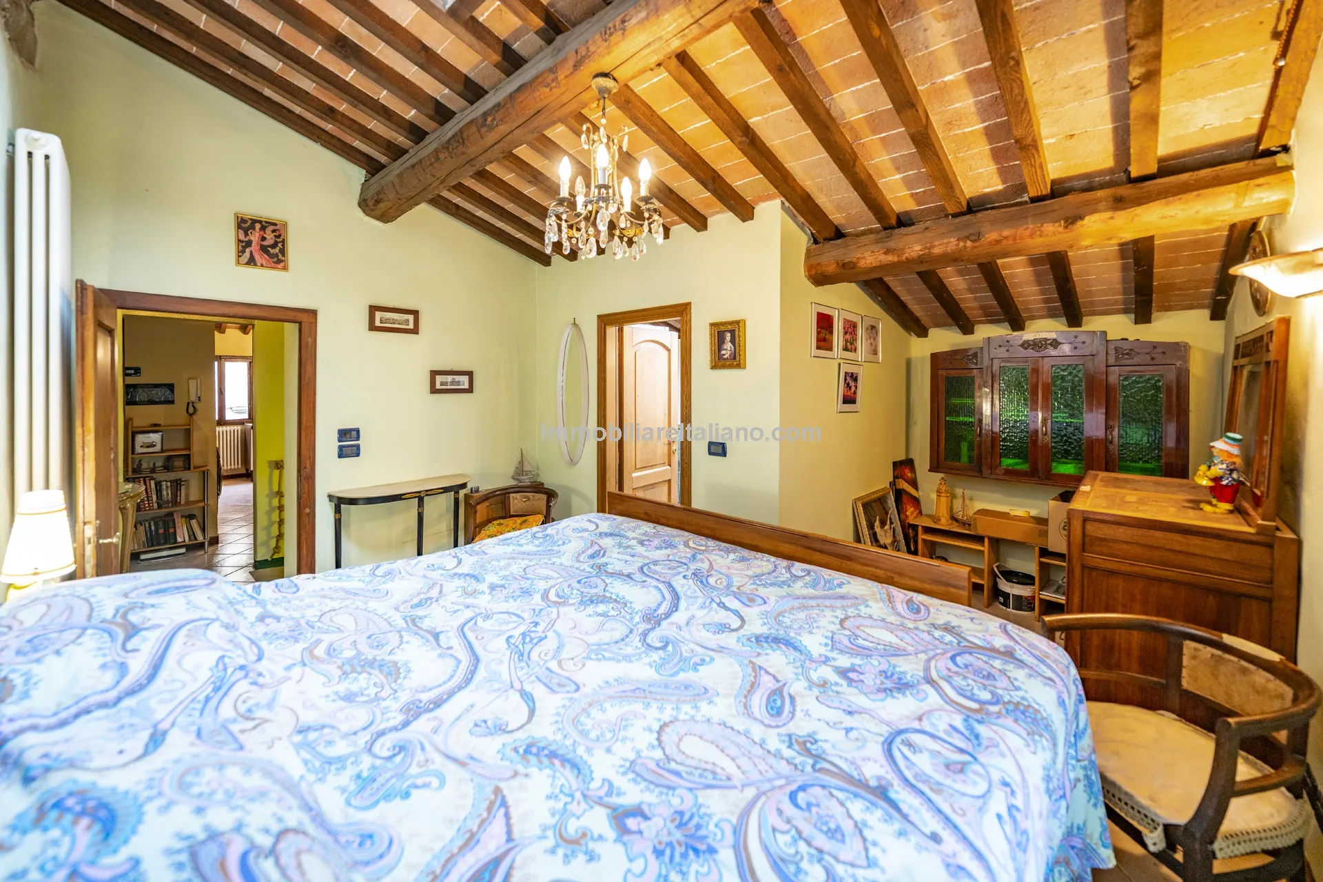 Historic Townhouse in Sansepolcro with Modern Comforts - View image 25 of 32
