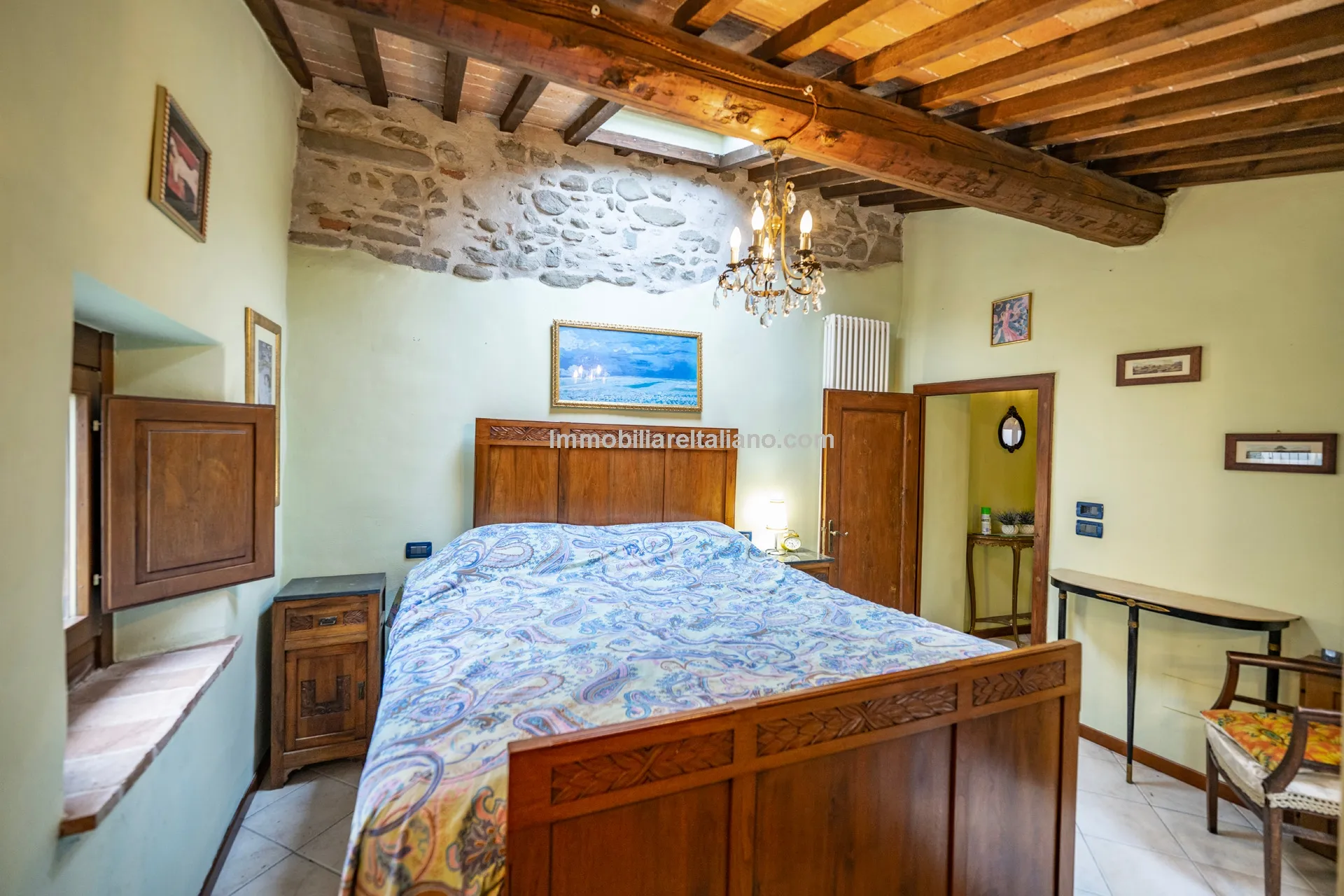 Historic Townhouse in Sansepolcro with Modern Comforts - View image 26 of 32