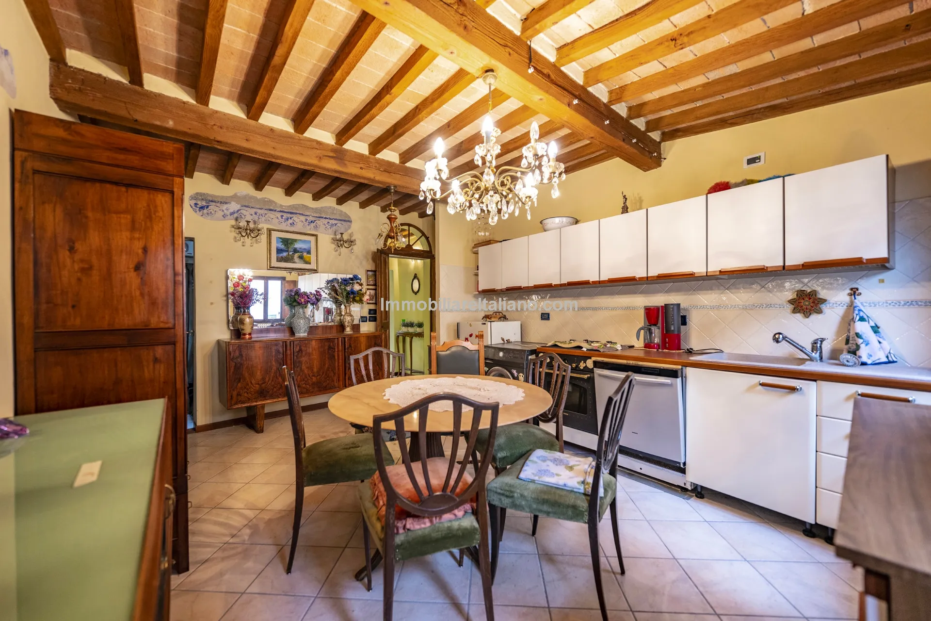 Historic Townhouse in Sansepolcro with Modern Comforts - View image 28 of 32