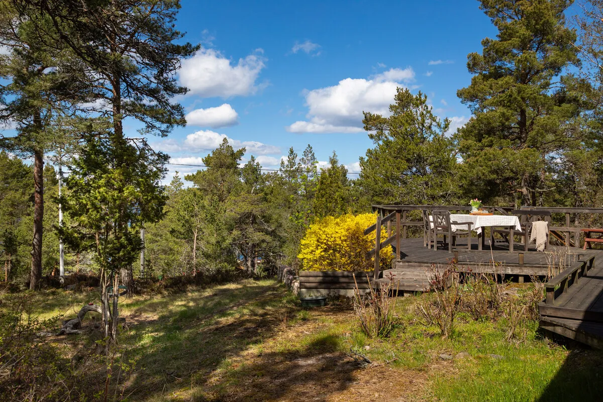 5-Bedroom House with Expansive Garden on Scenic Ornö in Stockholm Archipelago - Image 5