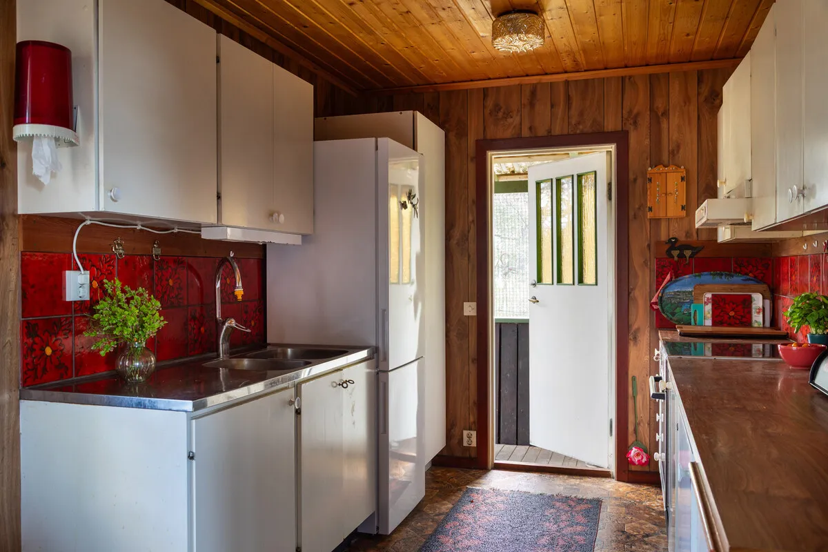 5-Bedroom House with Expansive Garden on Scenic Ornö in Stockholm Archipelago - View image 15 of 41