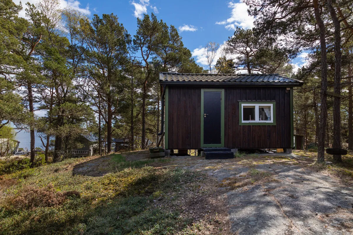 5-Bedroom House with Expansive Garden on Scenic Ornö in Stockholm Archipelago - View image 21 of 41