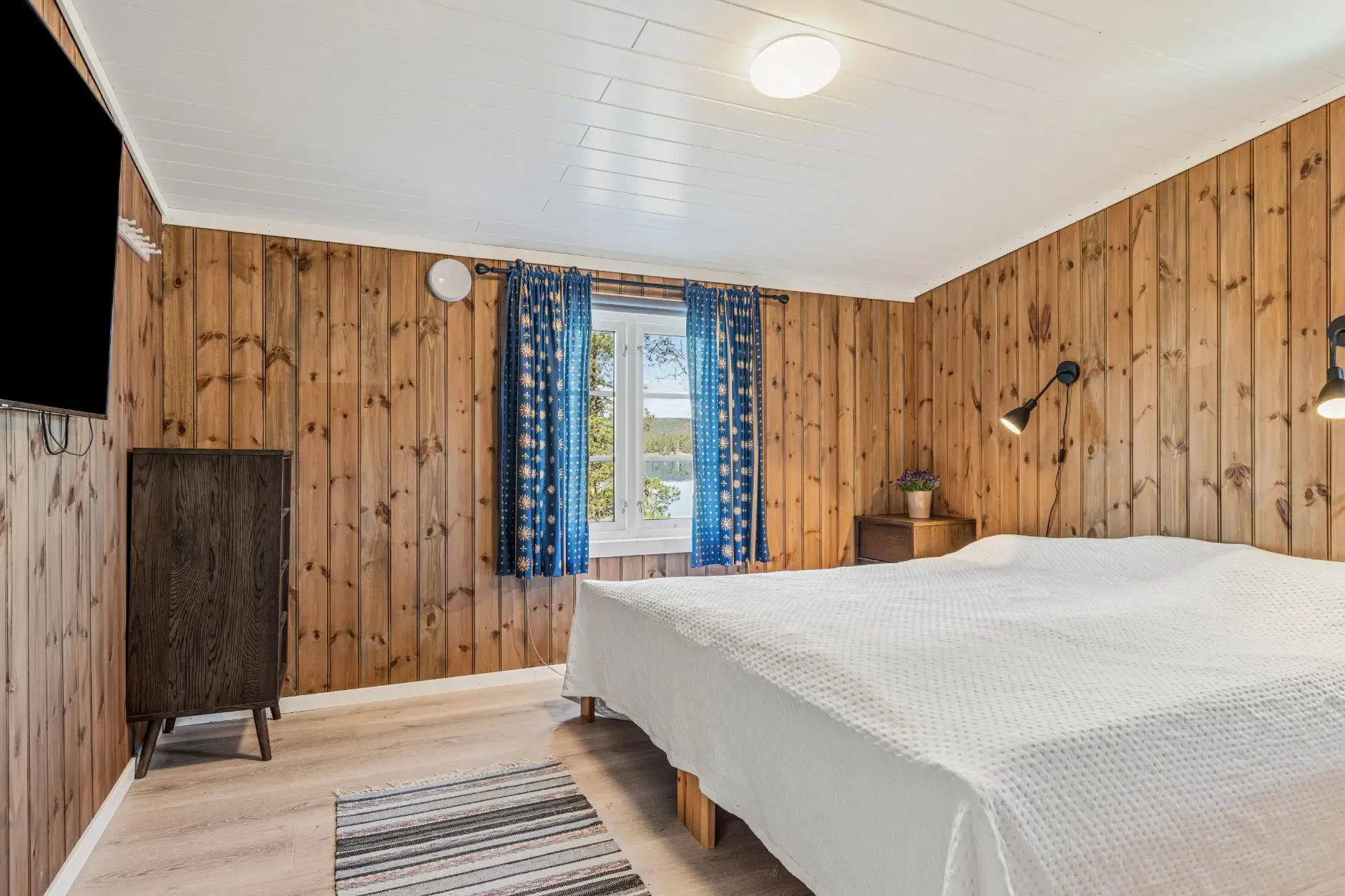 1960s Norwegian Country House with Garden and Lake Views - View image 19 of 32