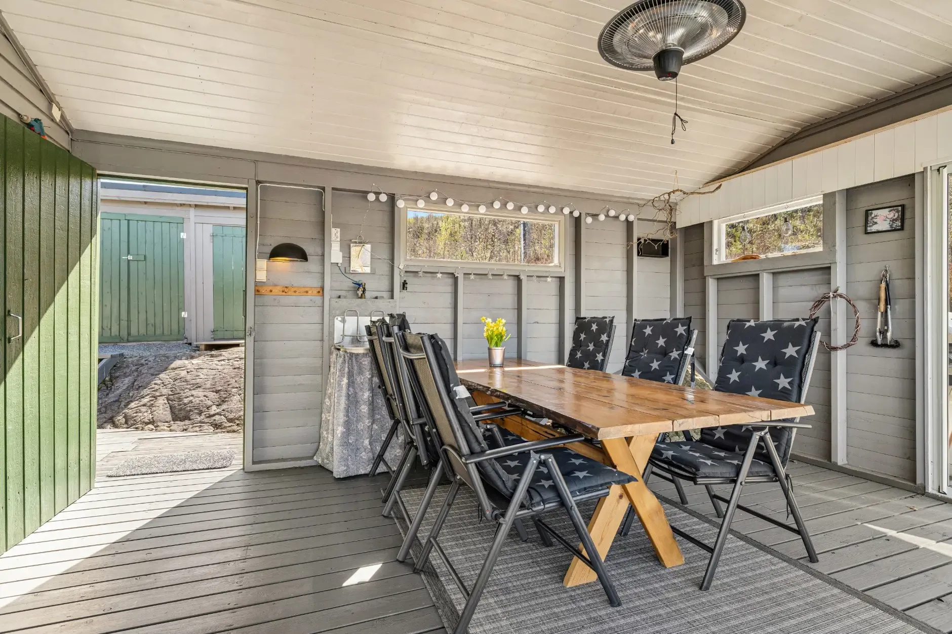 1960s Norwegian Country House with Garden and Lake Views - View image 23 of 32
