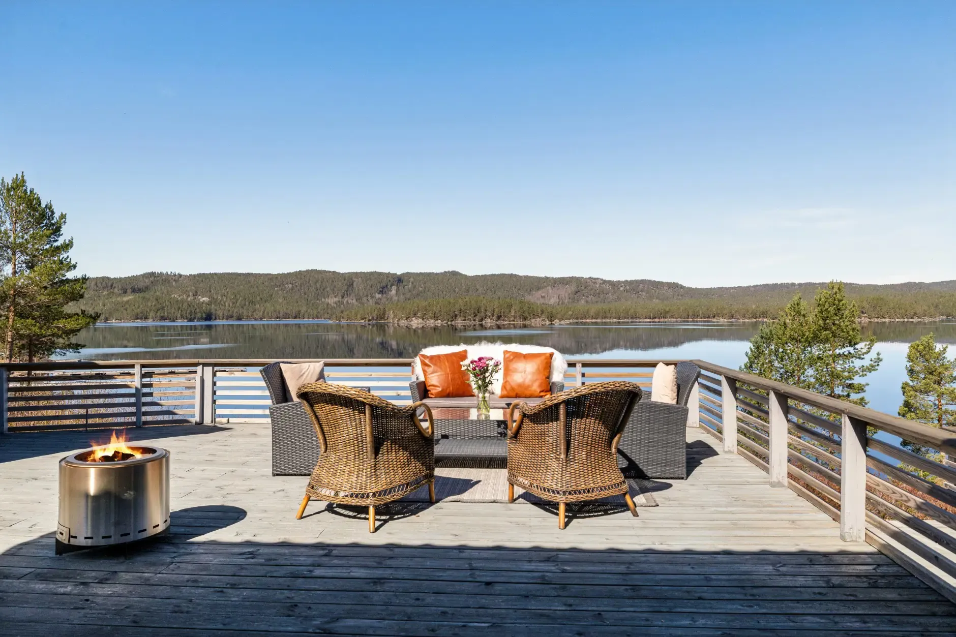 1960s Norwegian Country House with Garden and Lake Views - View image 26 of 32