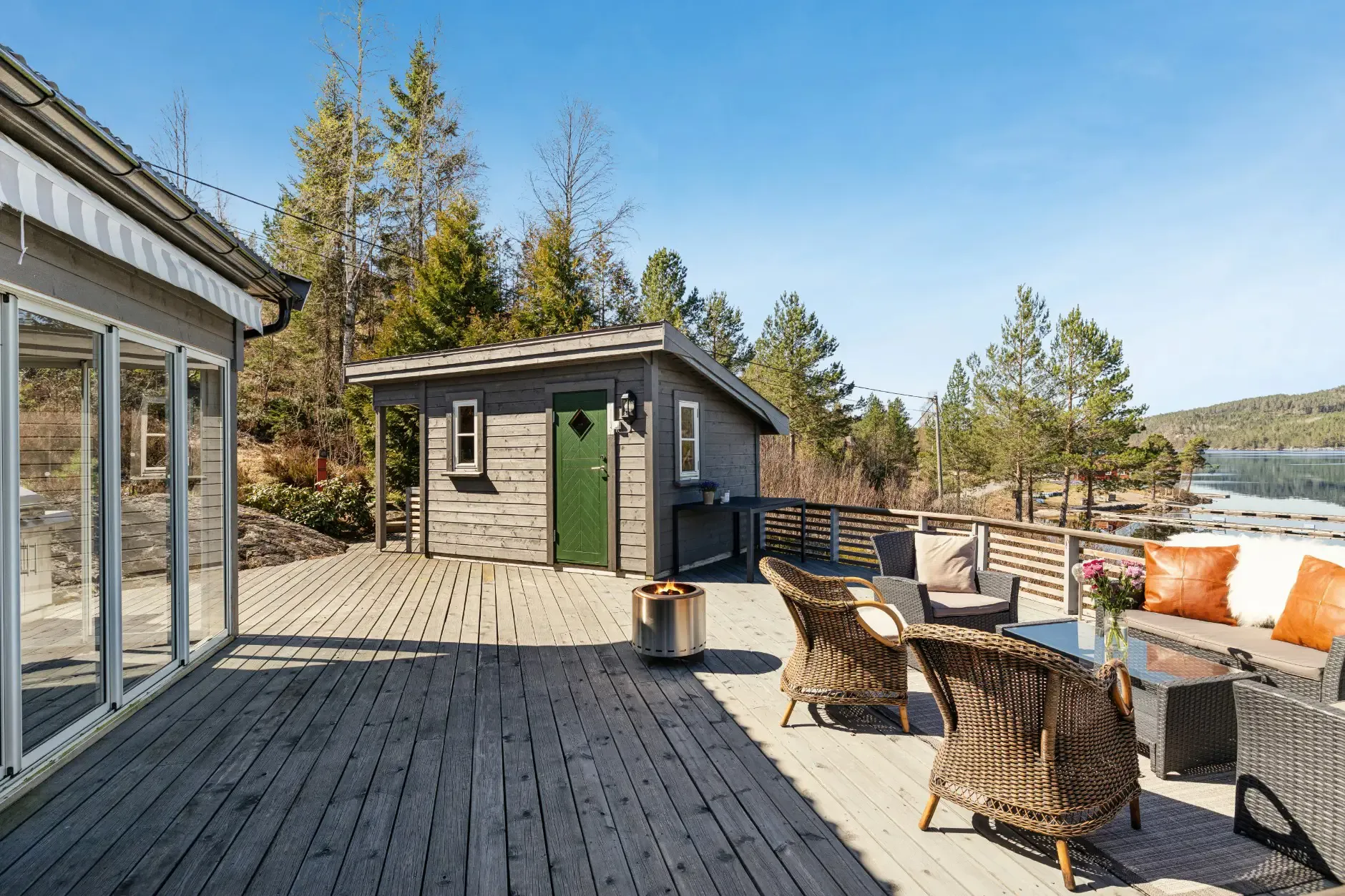 1960s Norwegian Country House with Garden and Lake Views - View image 29 of 32
