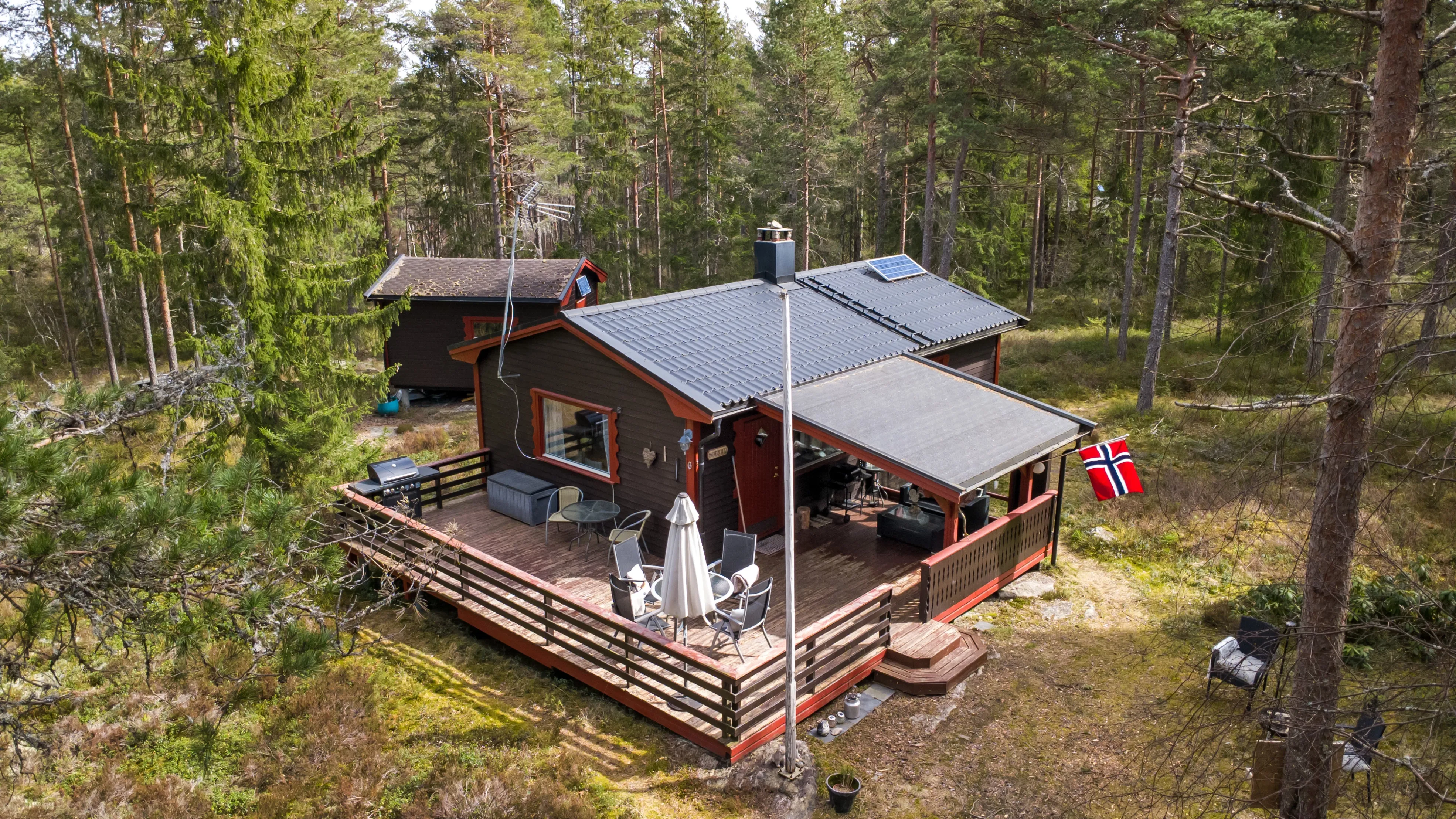 1970s Norwegian Cabin with Annex near Lake Vansjø - Image 2