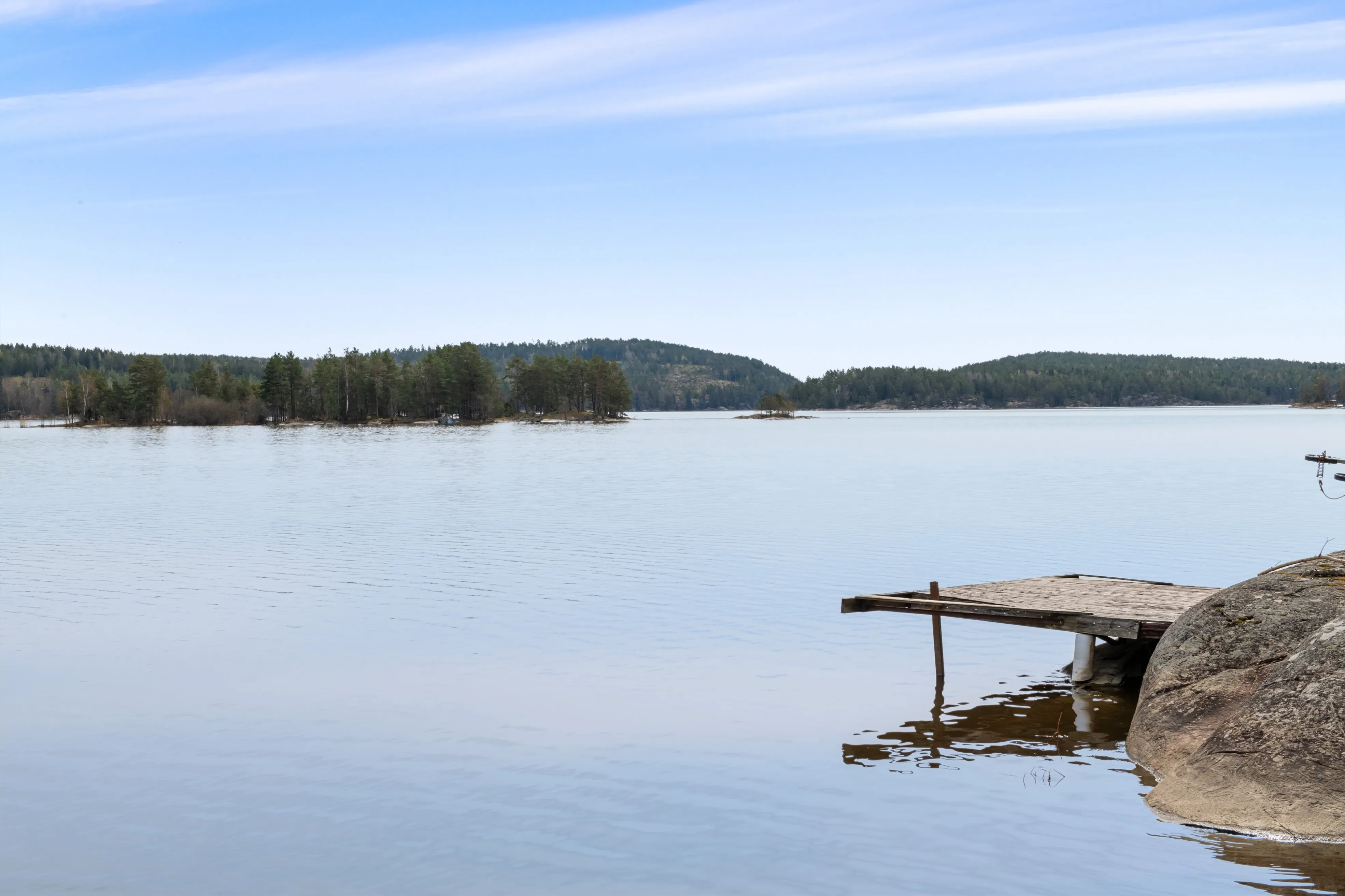 1970s Norwegian Cabin with Annex near Lake Vansjø - Image 4