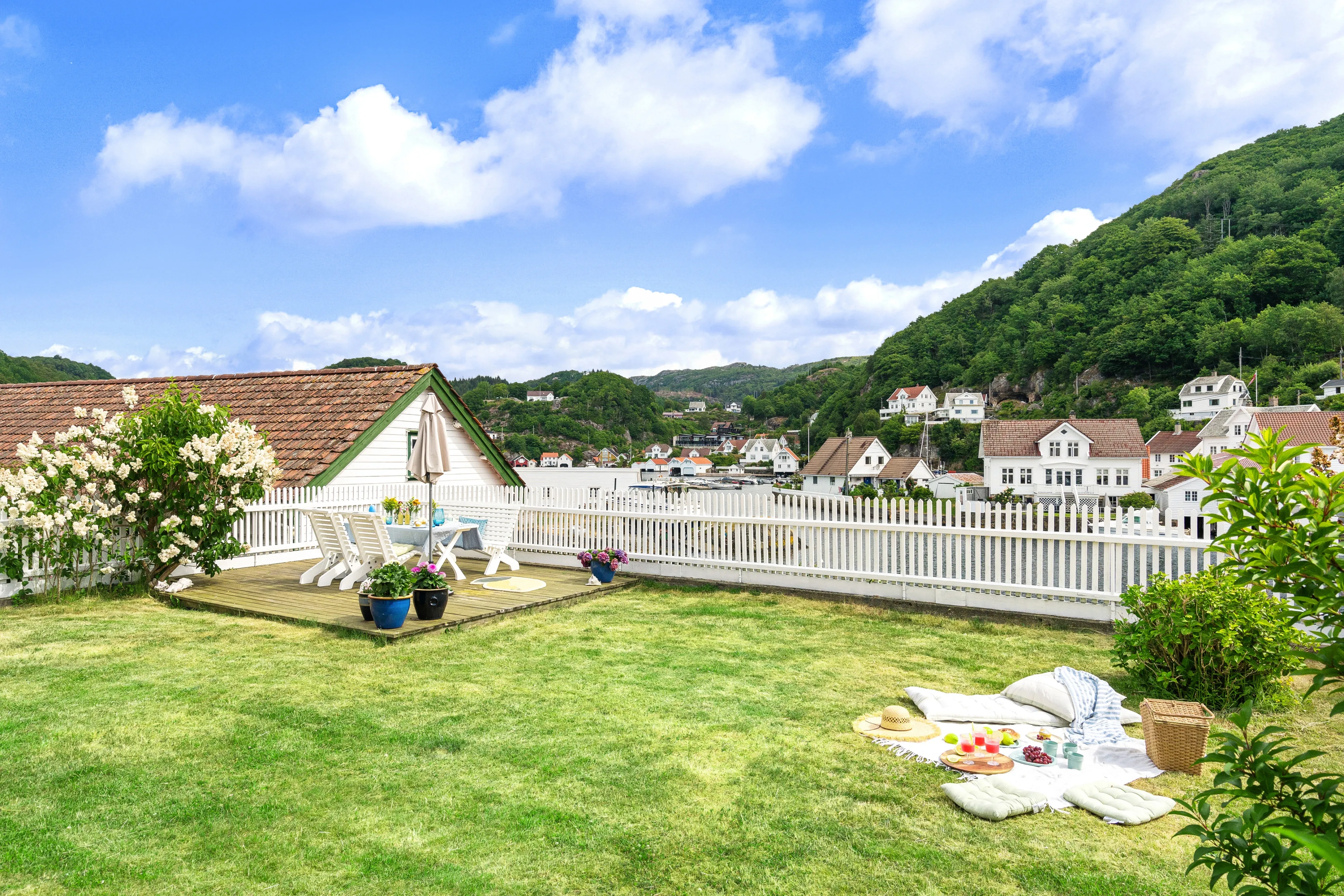18th Century Coastal House with Garden and Terrace in Hidrasund, Norway - View image 10 of 67