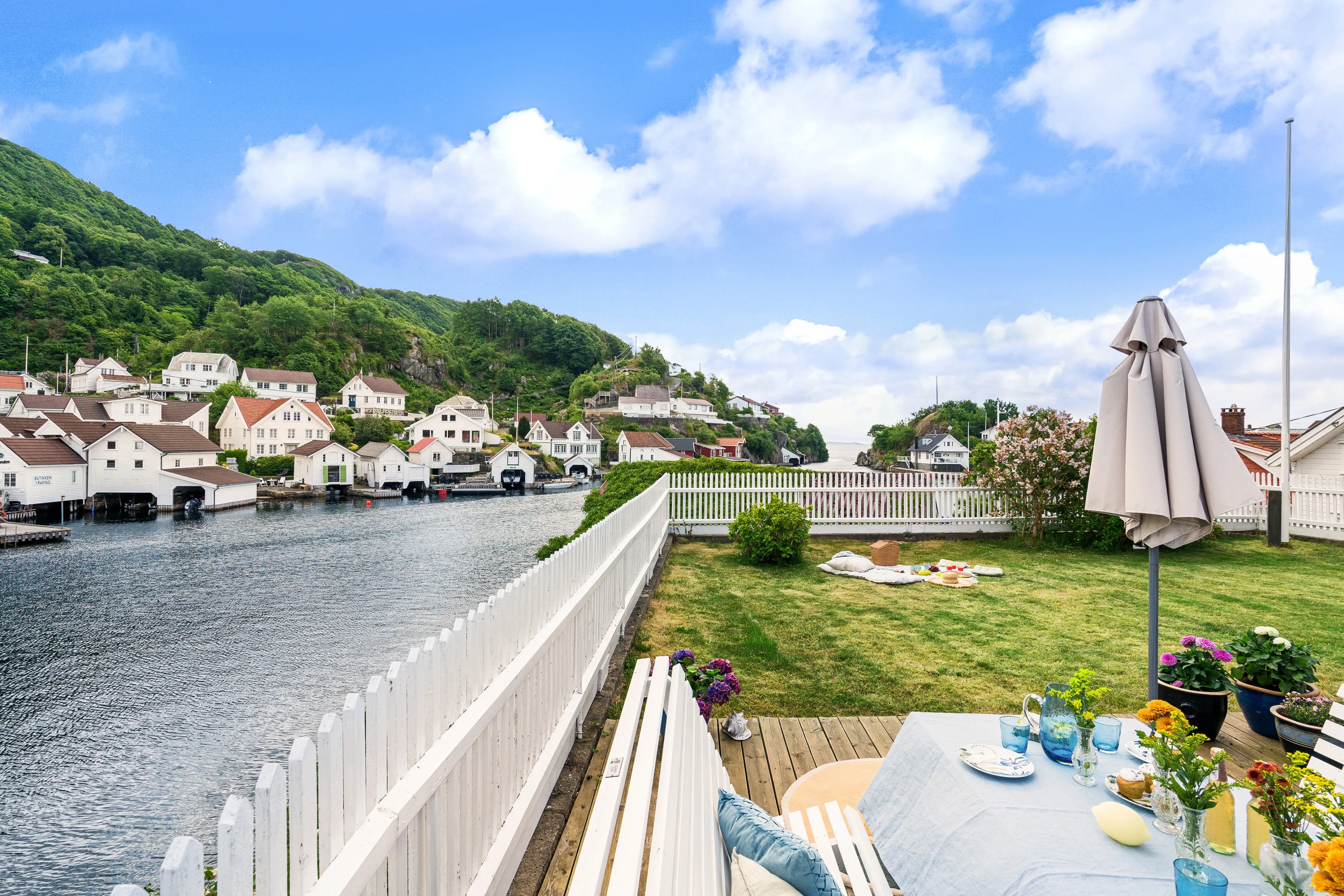 18th Century Coastal House with Garden and Terrace in Hidrasund, Norway - View image 12 of 67