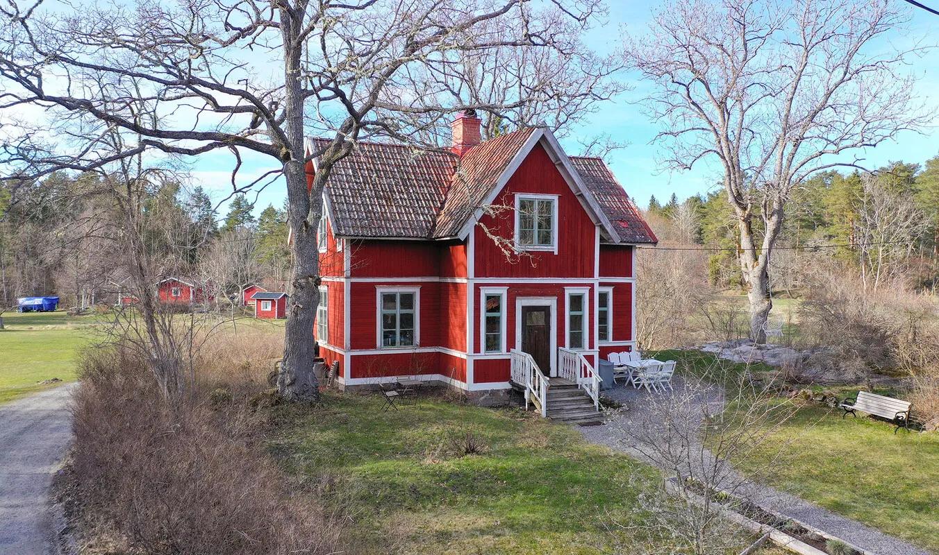 1909 Swedish Country House with Expansive Grounds in Norrtälje - Image 1