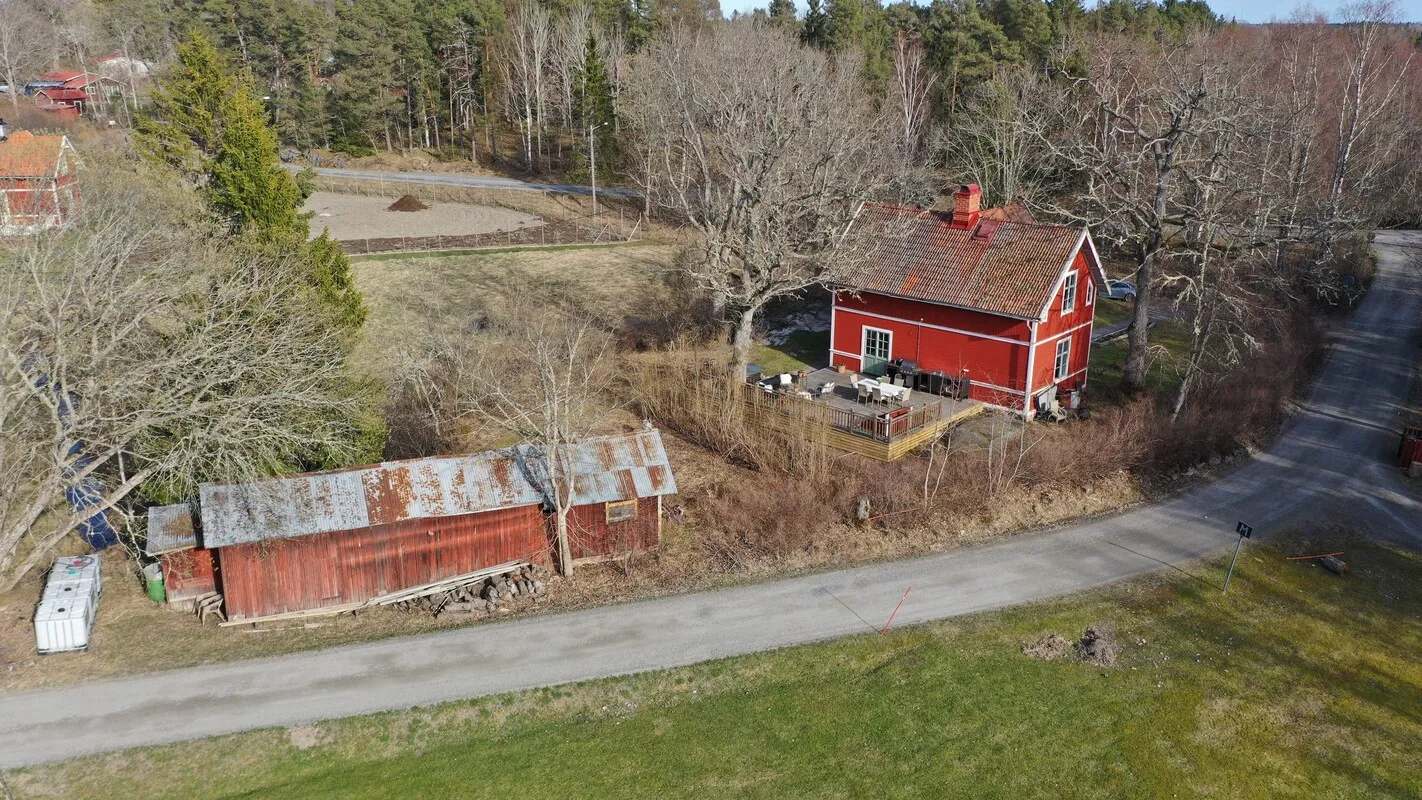 1909 Swedish Country House with Expansive Grounds in Norrtälje - Image 2