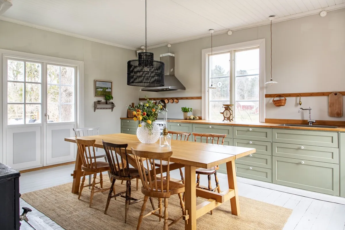 1909 Swedish Country House with Expansive Grounds in Norrtälje - Image 4